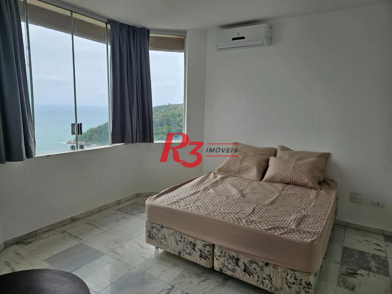 Cobertura com 5 dormitórios à venda, 529 m² por R$ 1.600.000,00 - Morro Sorocotuba - Guarujá/SP