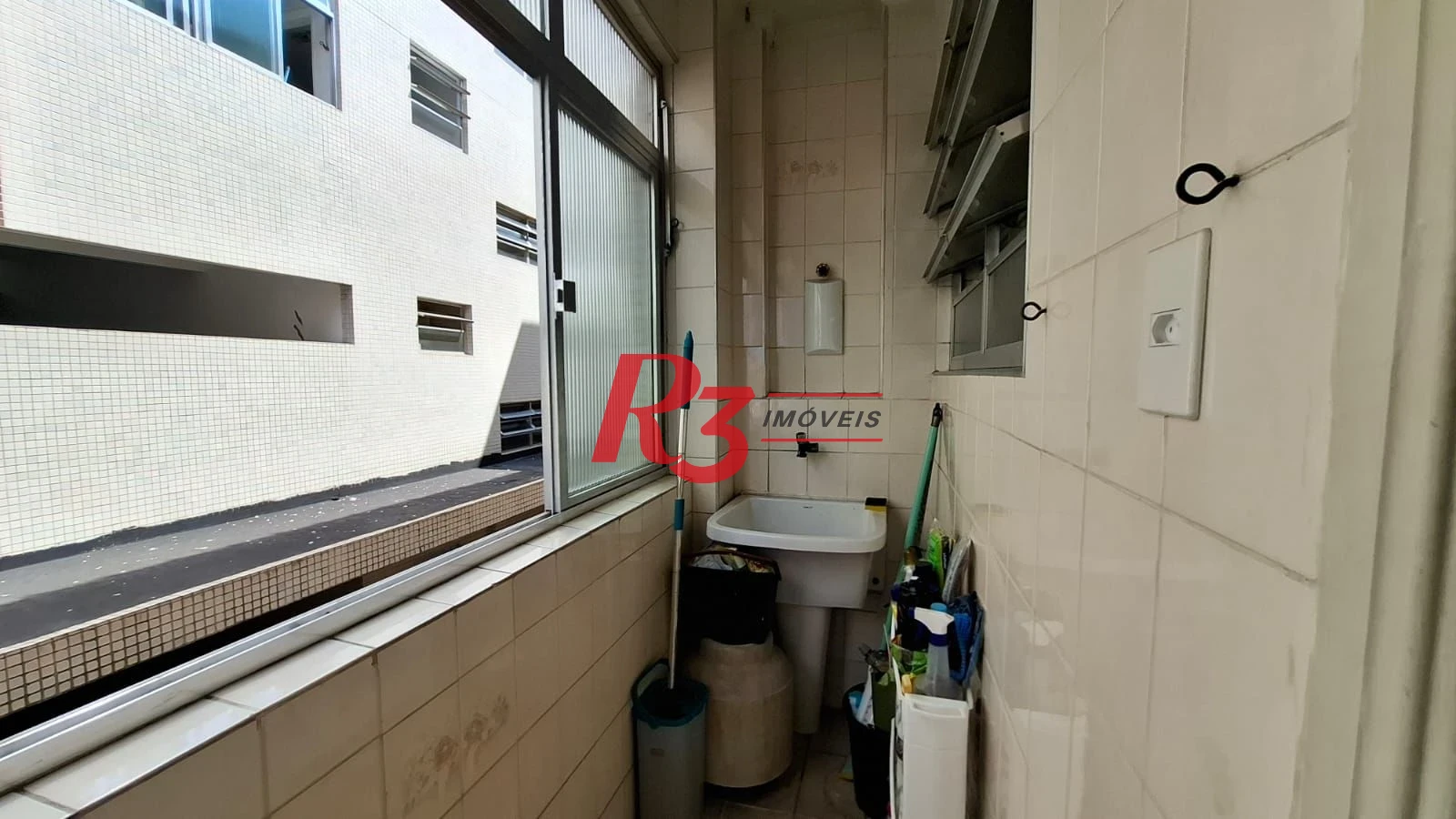 Apartamento com 2 dormitórios à venda, 67 m² por R$ 380.000,00 - Embaré - Santos/SP