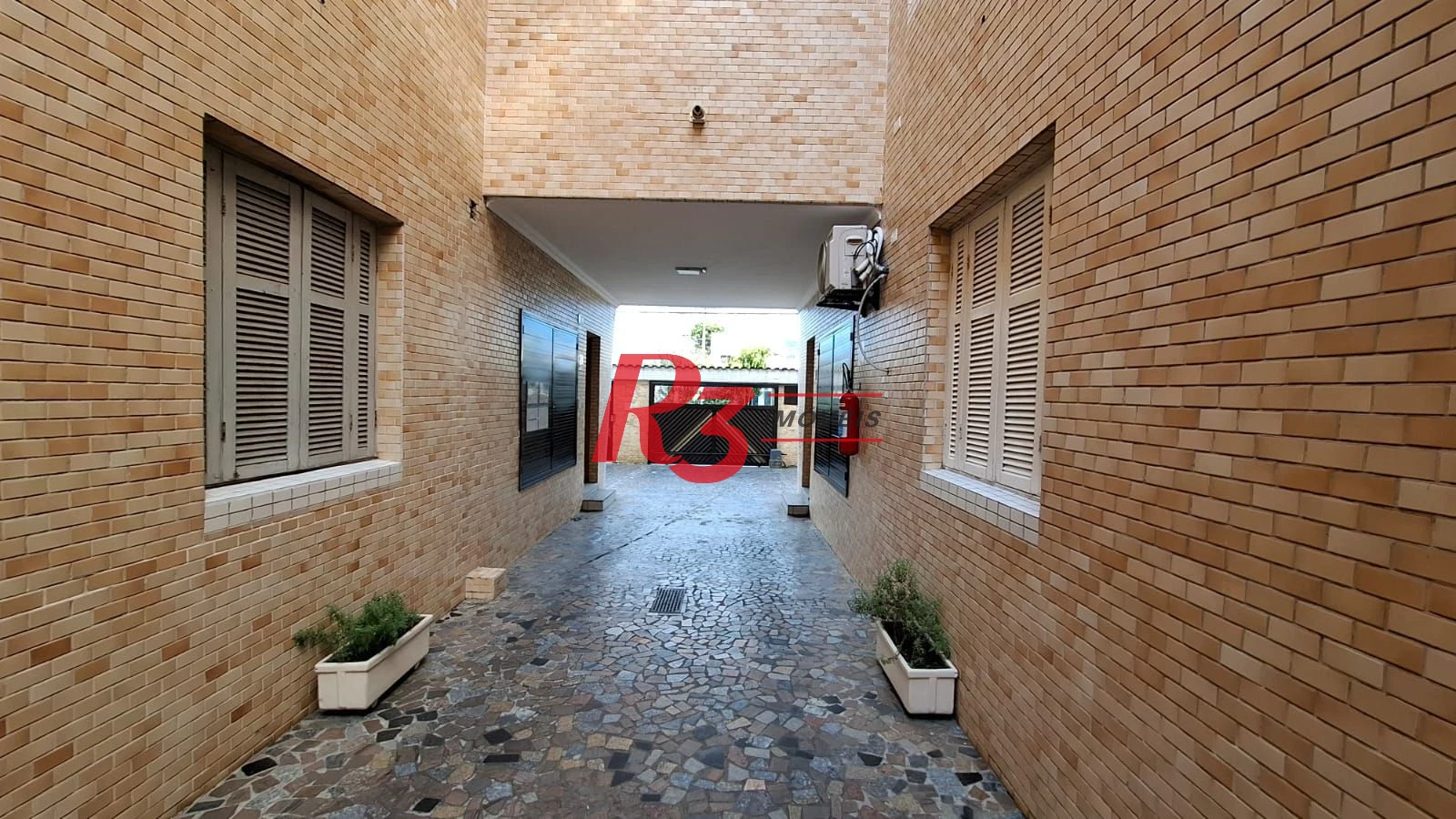 Apartamento com 2 dormitórios à venda, 67 m² por R$ 380.000,00 - Embaré - Santos/SP