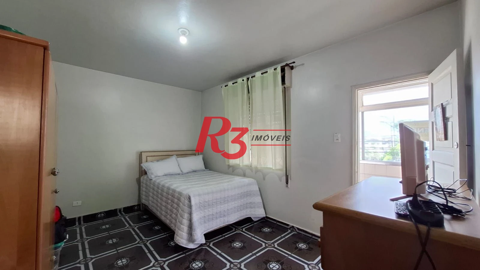 Apartamento com 2 dormitórios à venda, 67 m² por R$ 380.000,00 - Embaré - Santos/SP
