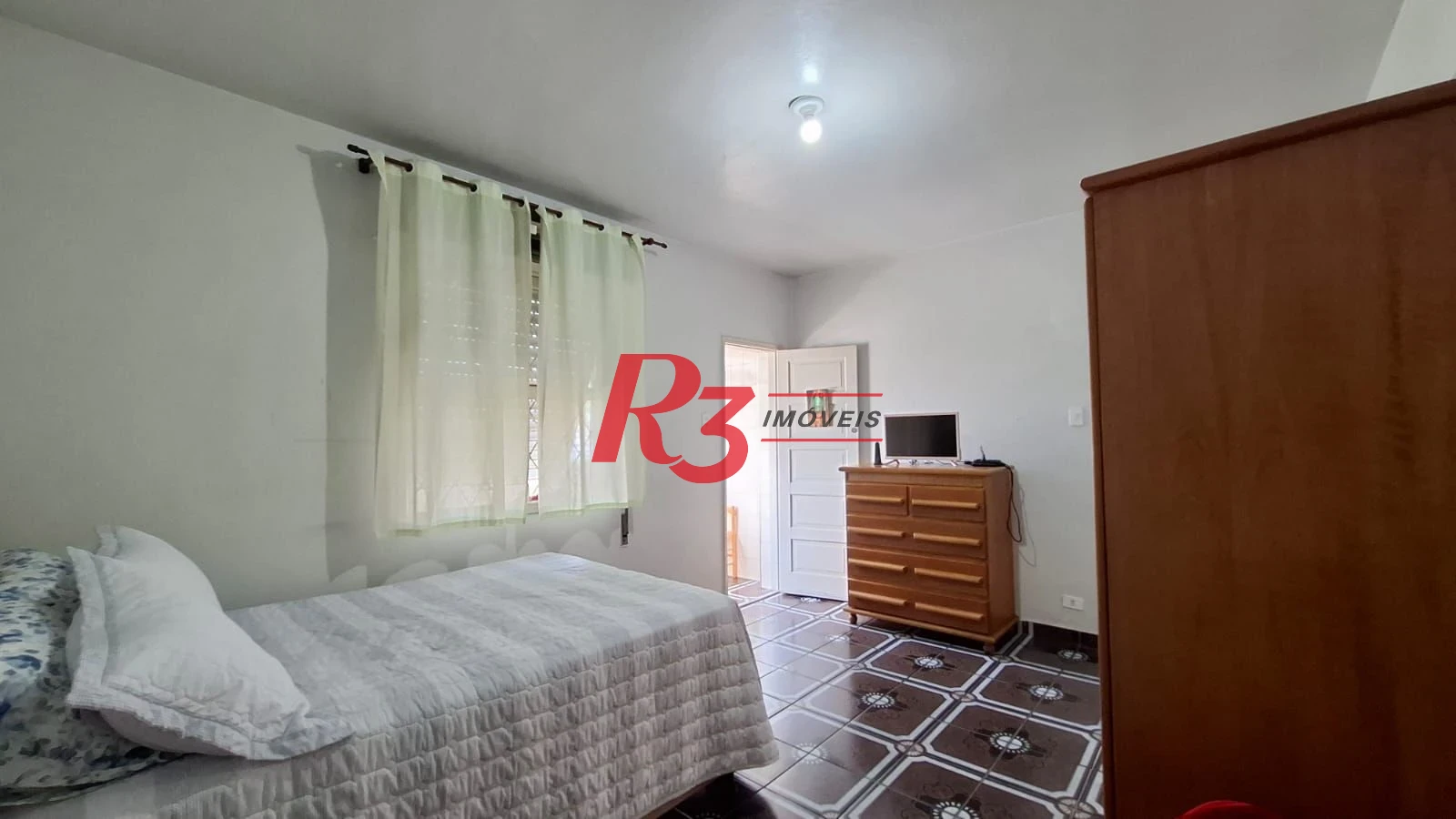 Apartamento com 2 dormitórios à venda, 67 m² por R$ 380.000,00 - Embaré - Santos/SP