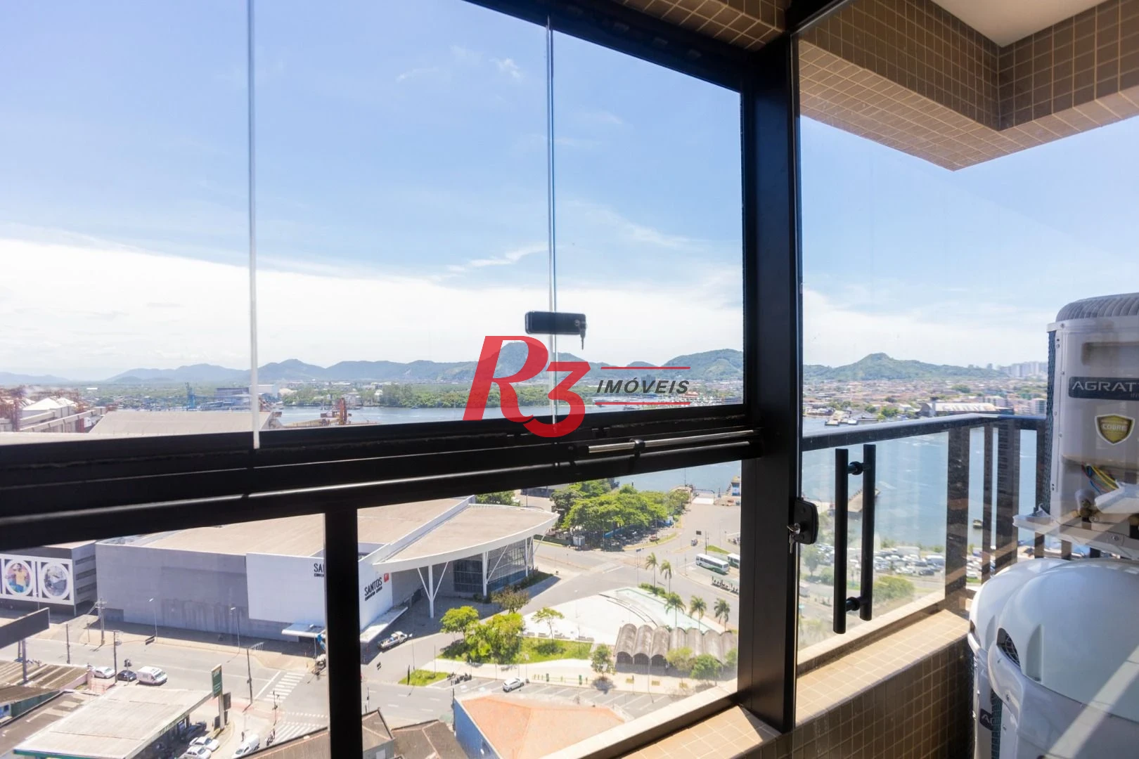 Apartamento com 2 dormitórios à venda, 65 m² por R$ 1.200.000,00 - Ponta da Praia - Santos/SP