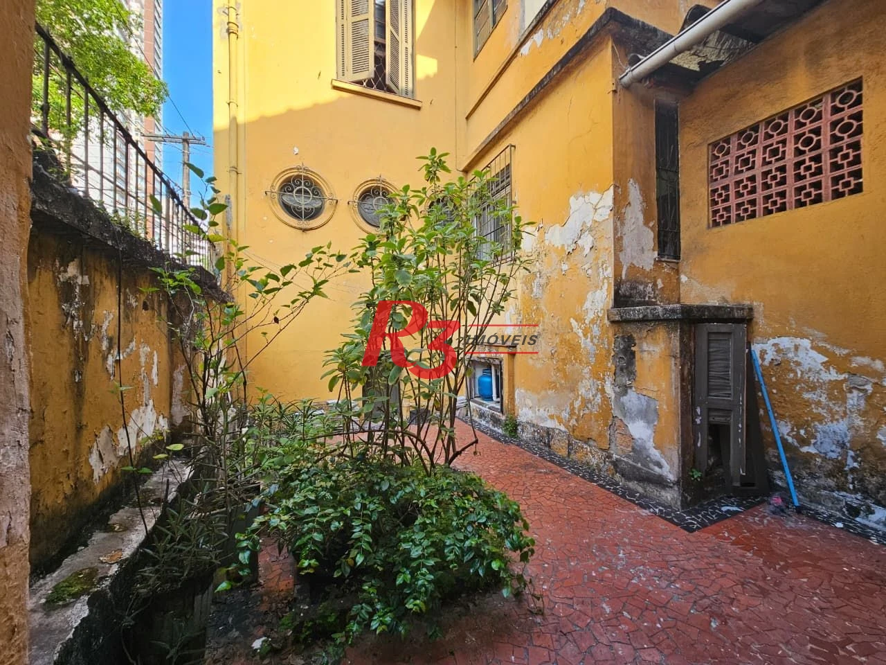 Sobrado com 3 dormitórios à venda, 150 m² por R$ 1.300.000,00 - Pompéia - Santos/SP