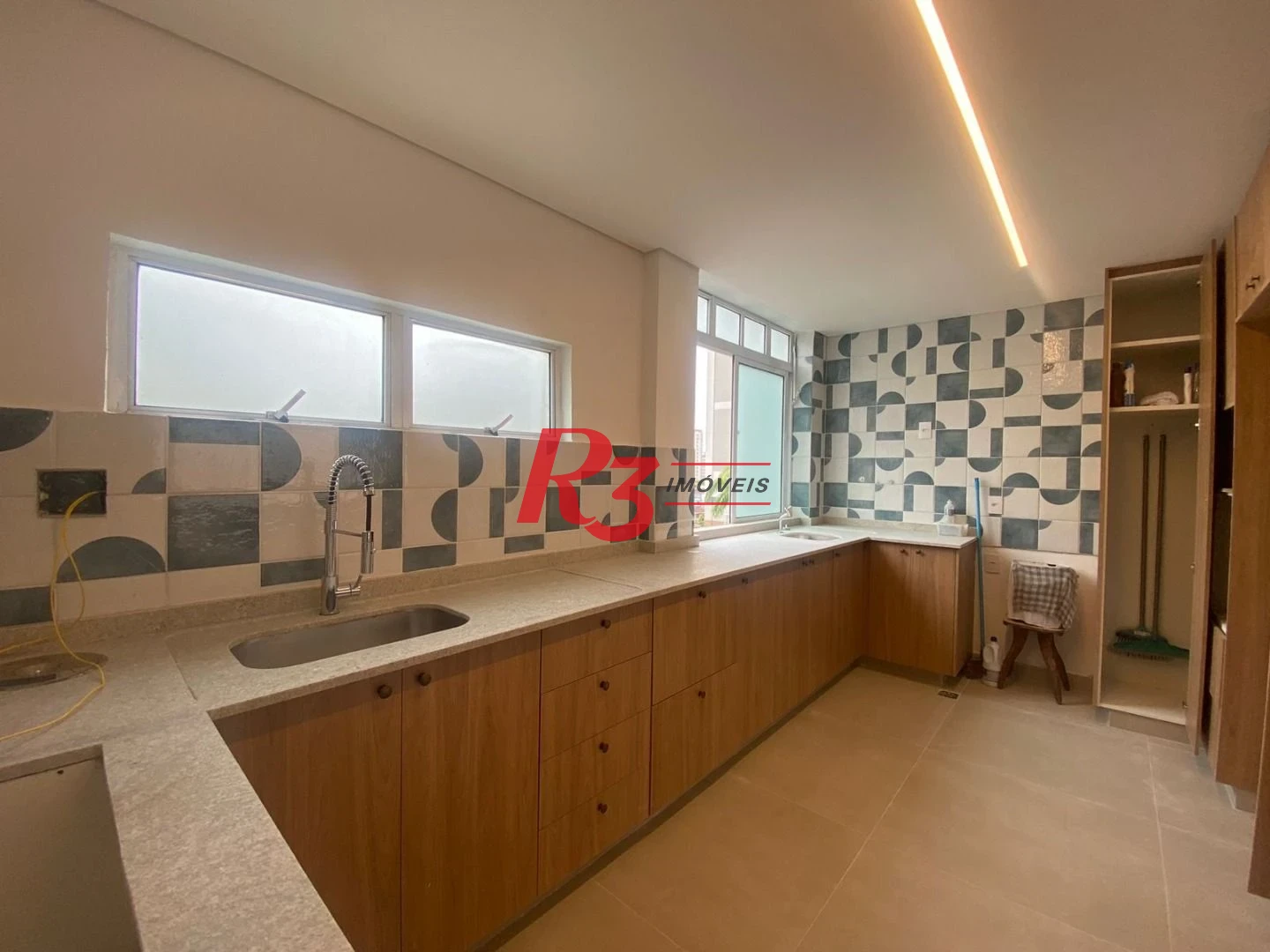 Apartamento com 3 dormitórios à venda, 123 m² por R$ 870.000,00 - Gonzaga - Santos/SP