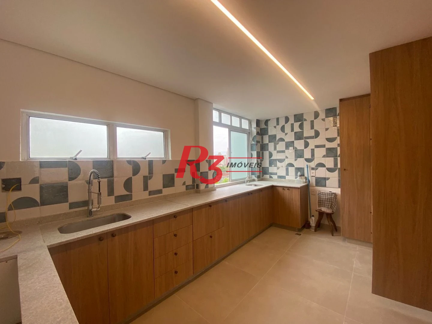 Apartamento com 3 dormitórios à venda, 123 m² por R$ 870.000,00 - Gonzaga - Santos/SP