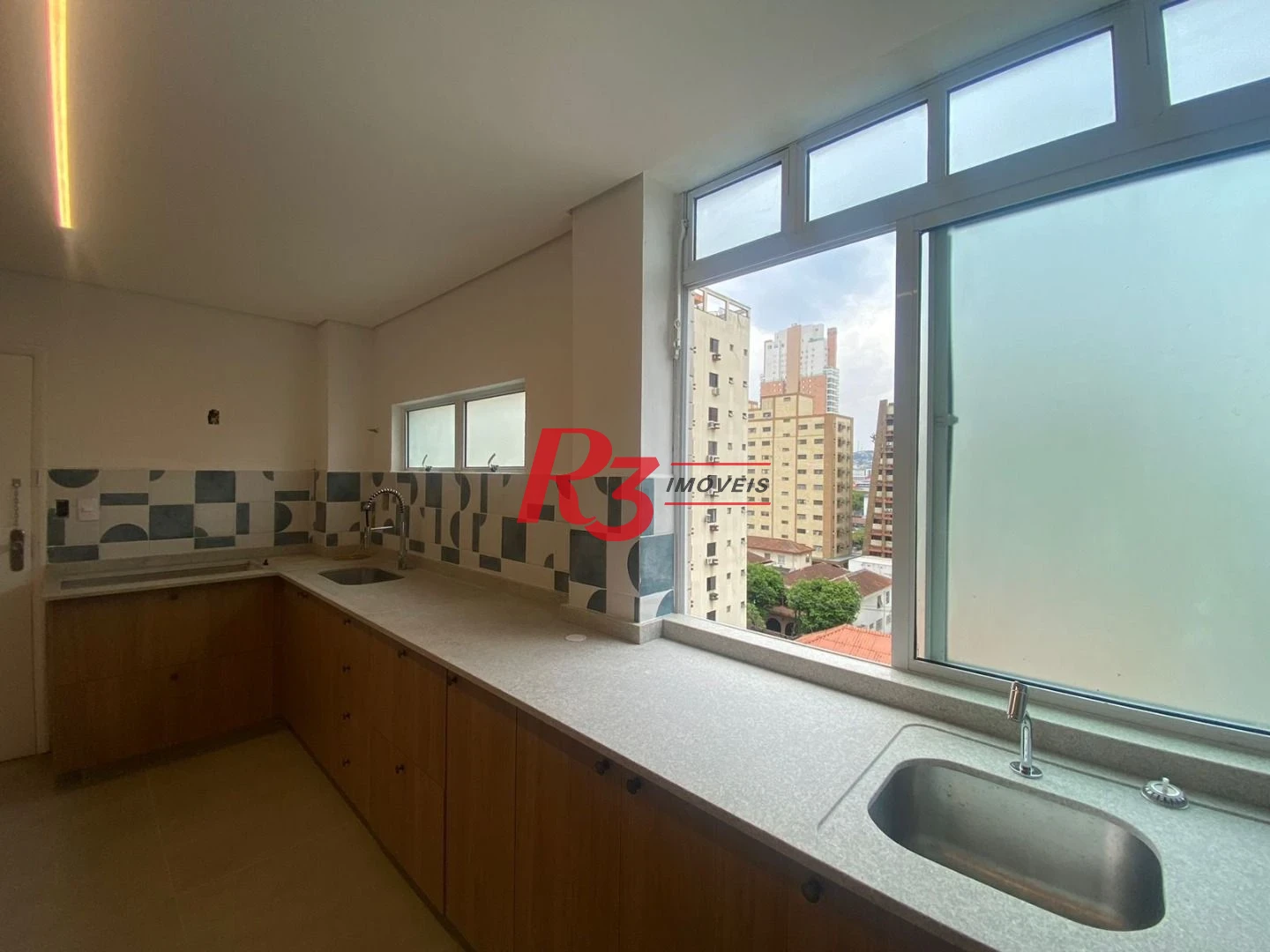 Apartamento com 3 dormitórios à venda, 123 m² por R$ 870.000,00 - Gonzaga - Santos/SP
