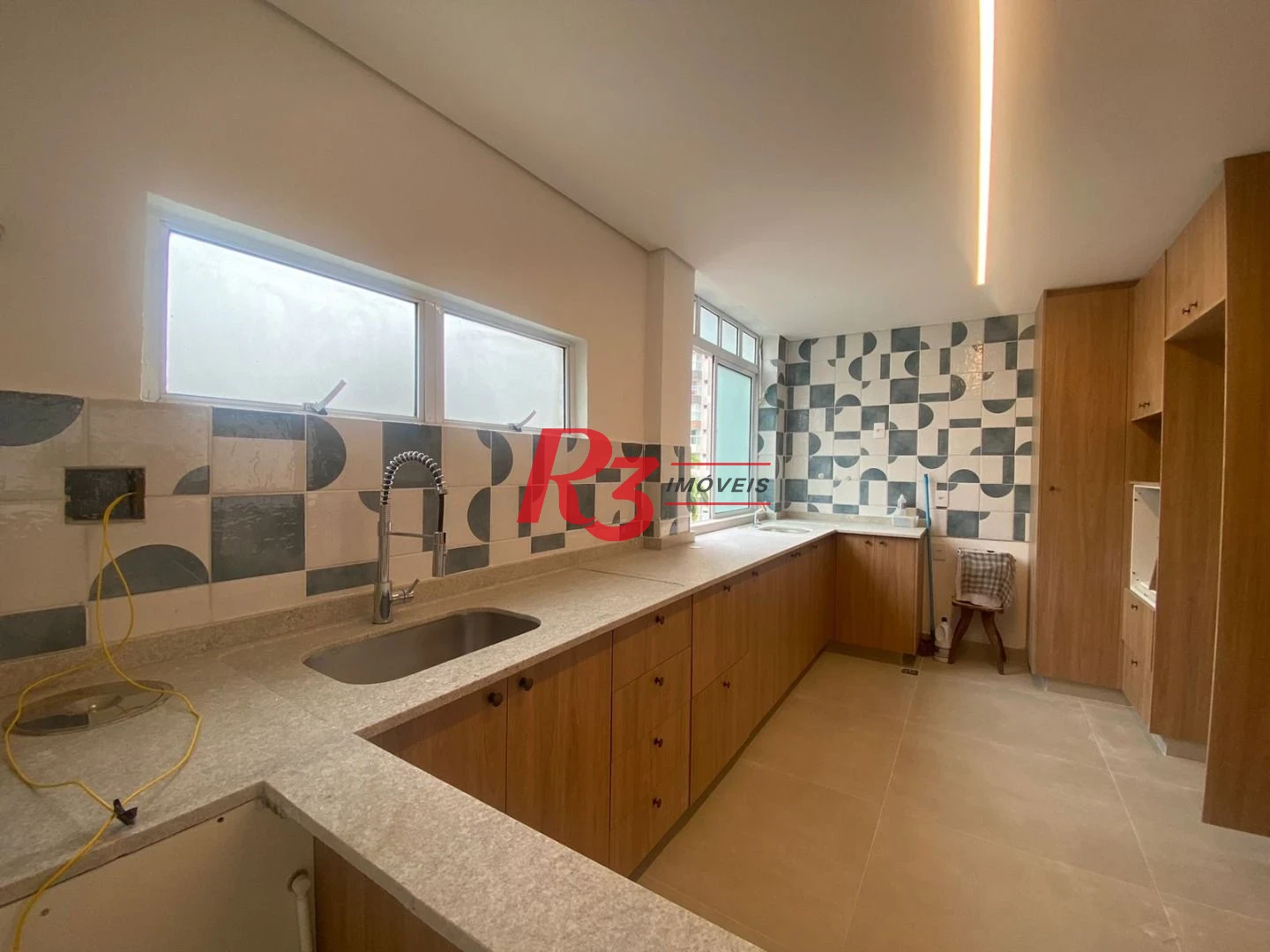 Apartamento com 3 dormitórios à venda, 123 m² por R$ 870.000,00 - Gonzaga - Santos/SP