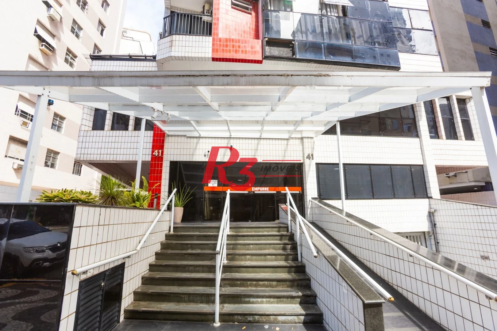 Flat com 1 dormitório à venda, 50 m² por R$ 300.000,00 - Gonzaga - Santos/SP