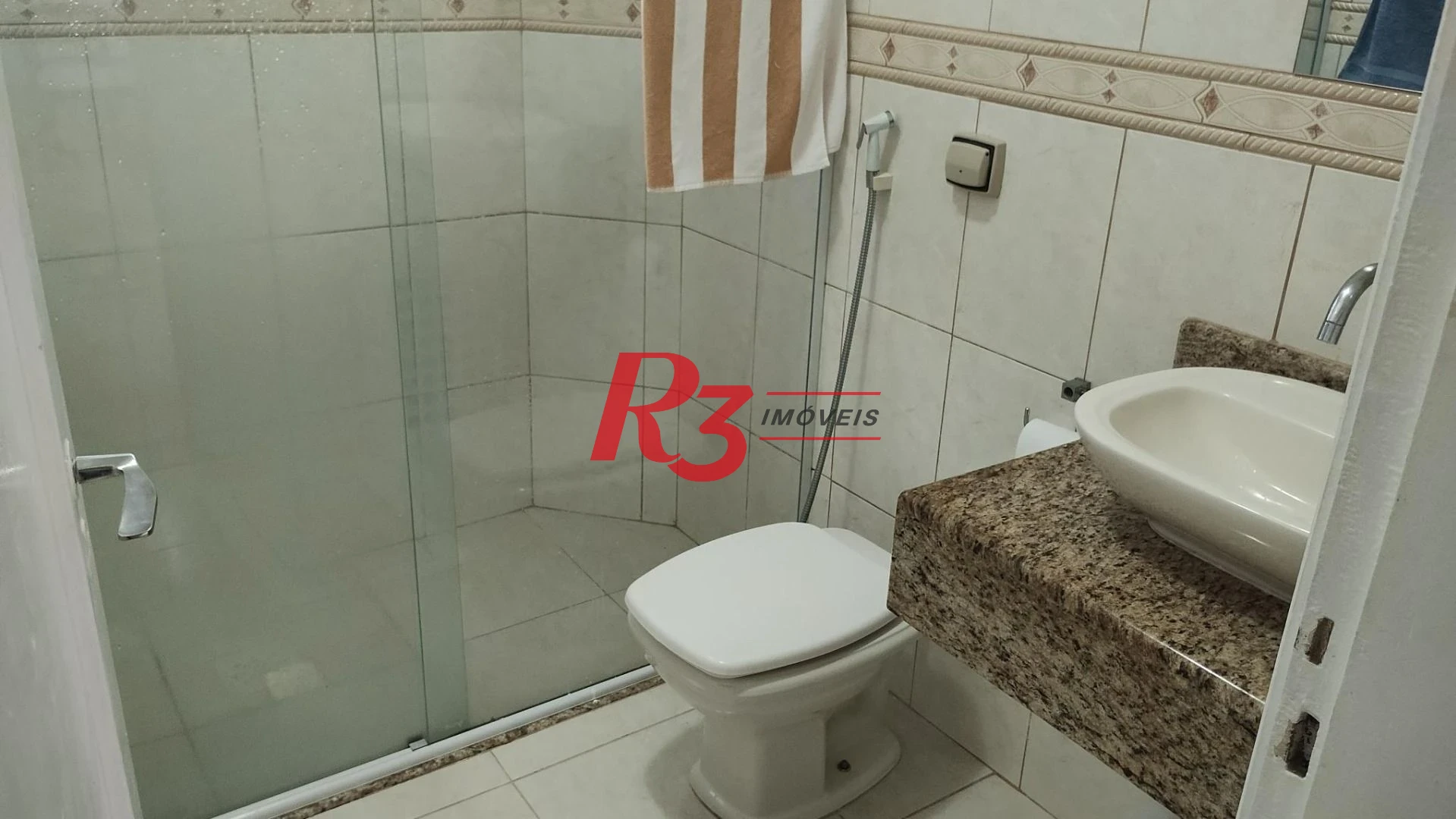 Apartamento com 2 dormitórios à venda, 68 m² por R$ 400.000,00 - Gonzaga - Santos/SP