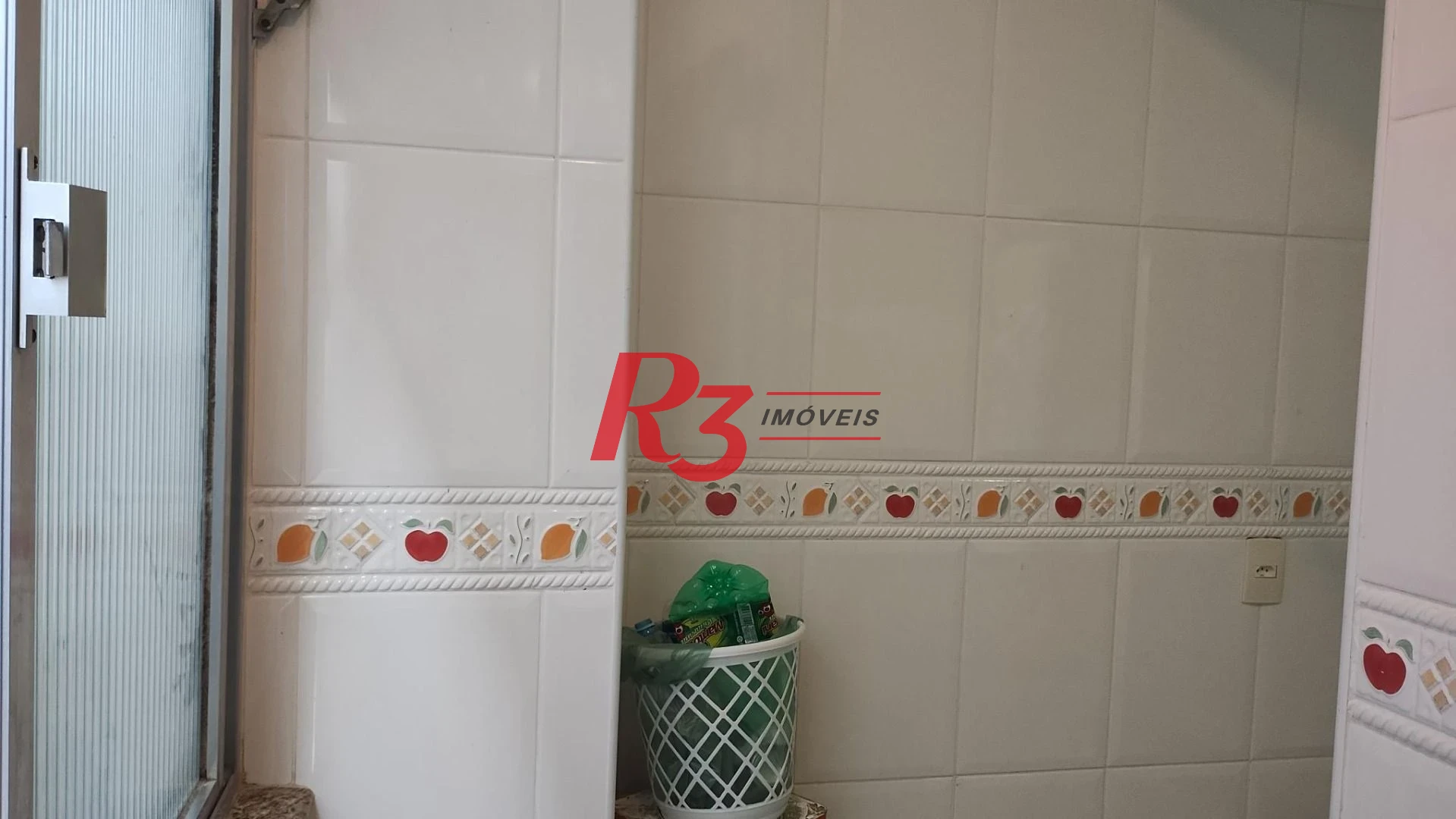 Apartamento com 2 dormitórios à venda, 68 m² por R$ 400.000,00 - Gonzaga - Santos/SP