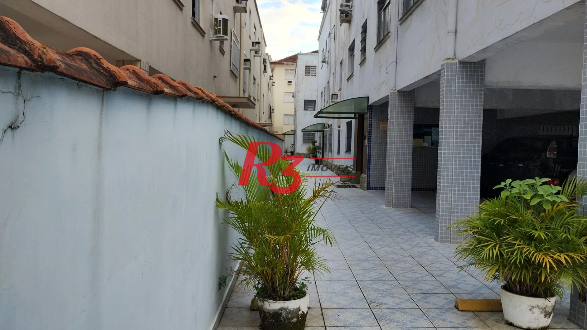 Apartamento com 2 dormitórios à venda, 68 m² por R$ 400.000,00 - Gonzaga - Santos/SP