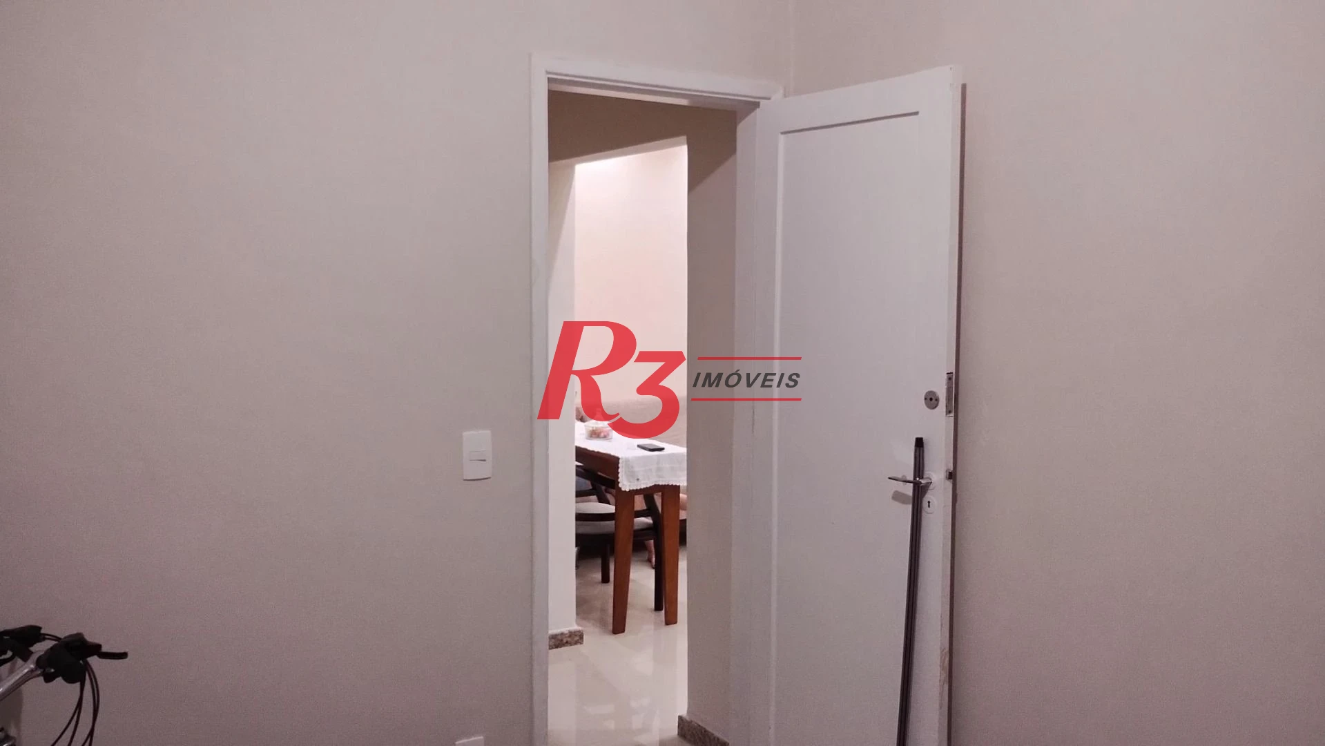 Apartamento com 2 dormitórios à venda, 68 m² por R$ 400.000,00 - Gonzaga - Santos/SP