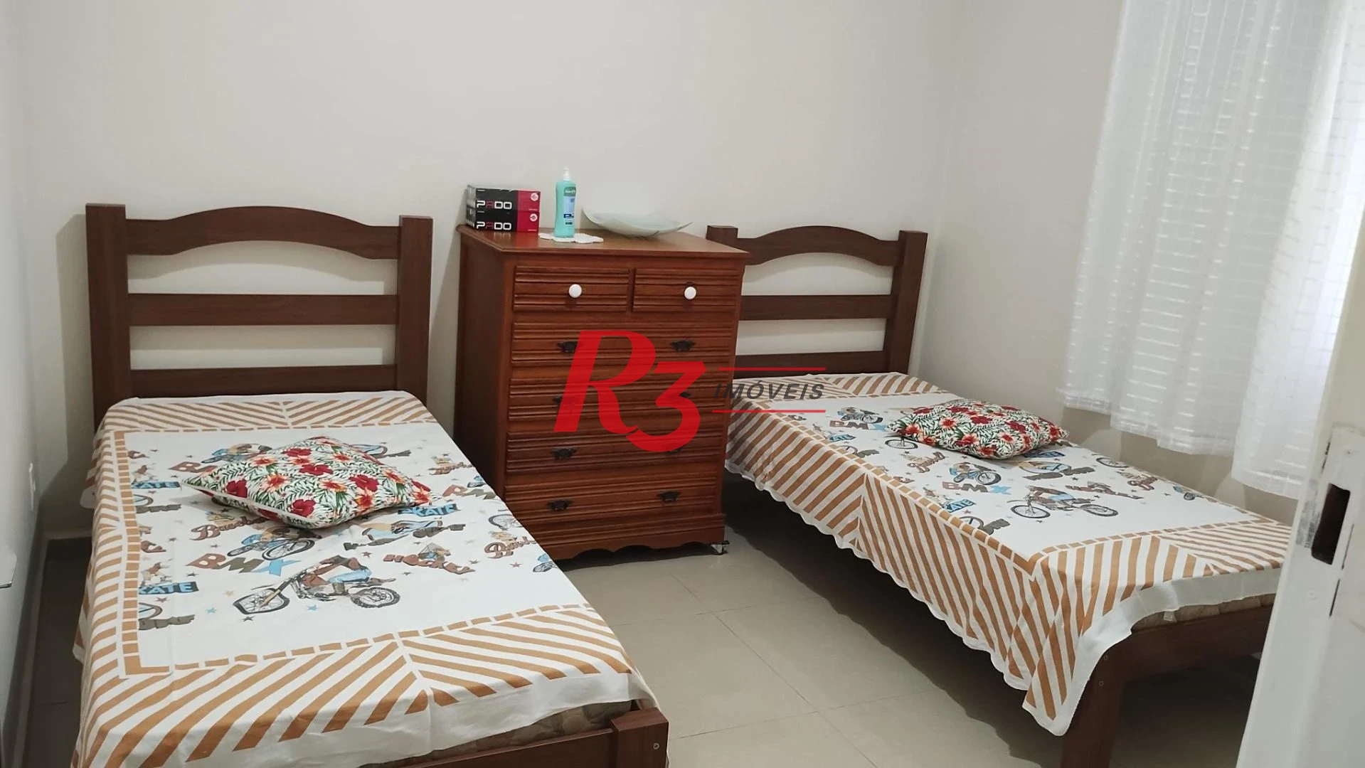 Apartamento com 2 dormitórios à venda, 68 m² por R$ 400.000,00 - Gonzaga - Santos/SP