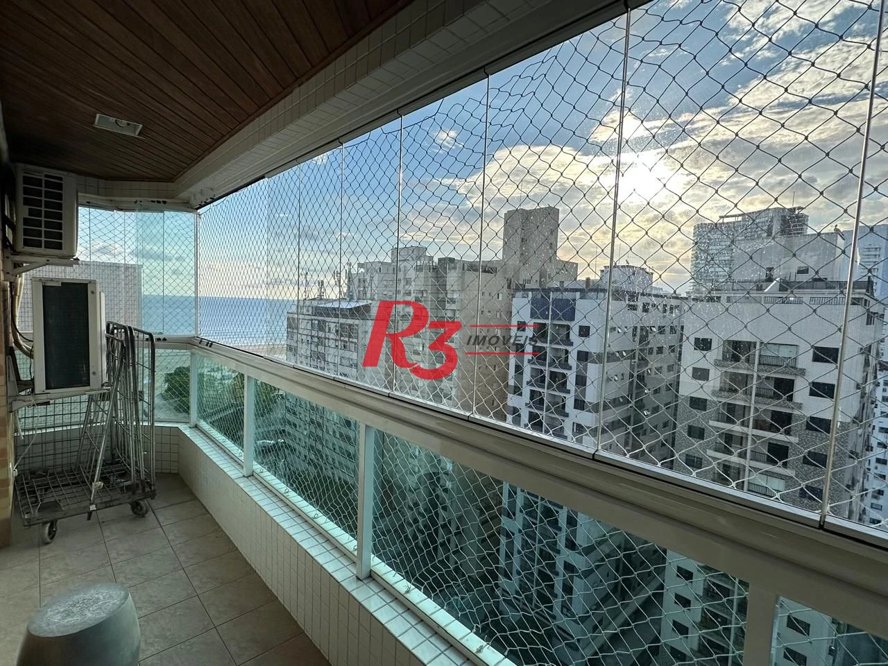 Apartamento com 3 dormitórios à venda, 141 m² por R$ 1.750.000,00 - Gonzaga - Santos/SP