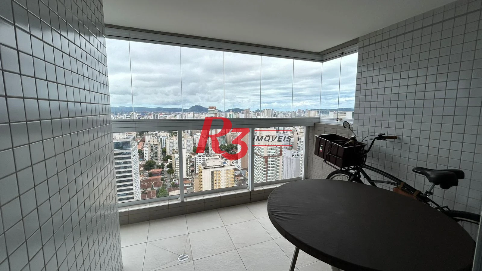 Apartamento com 2 dormitórios à venda, 83 m² por R$ 1.670.000,00 - Gonzaga - Santos/SP