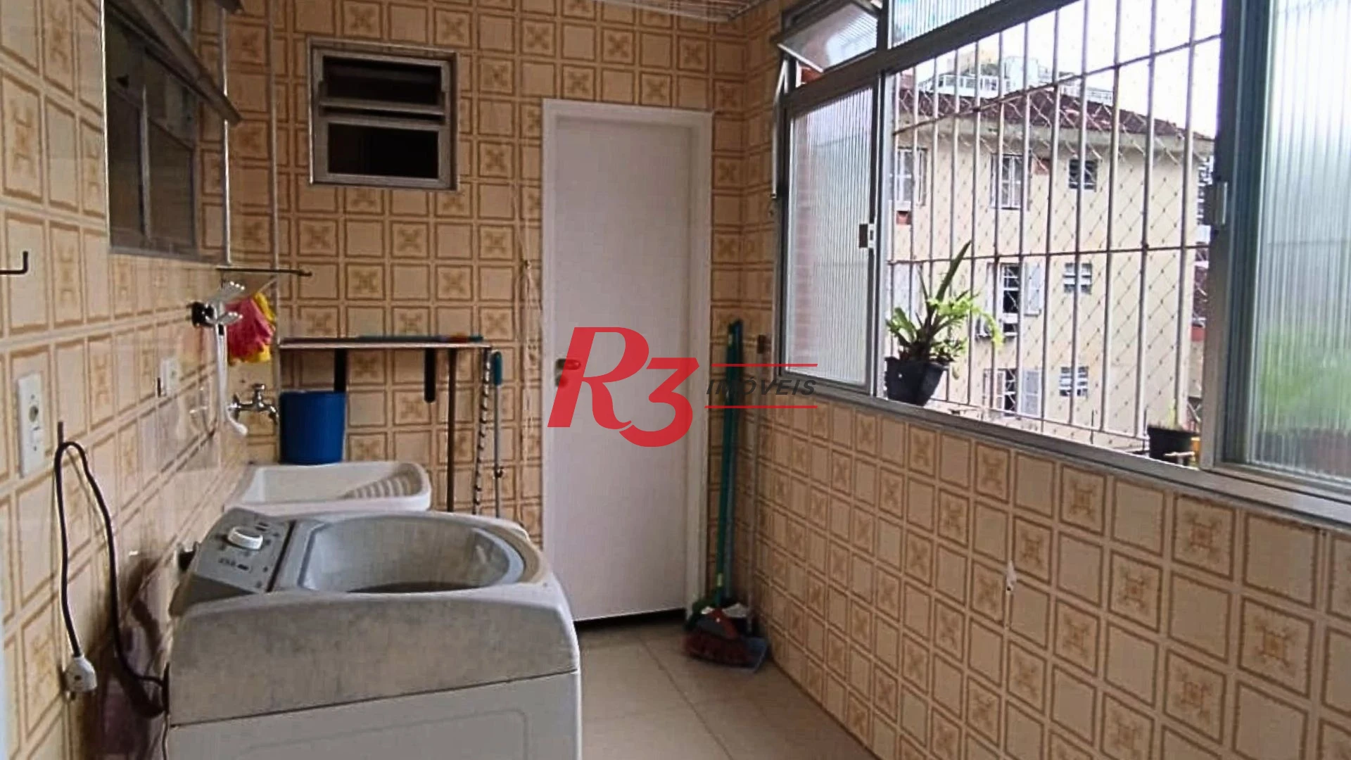 Apartamento com 3 dormitórios à venda, 135 m² por R$ 850.000,00 - Pompéia - Santos/SP