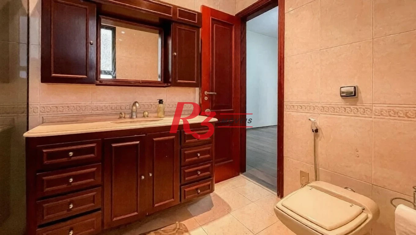 Sobrado com 4 dormitórios à venda, 266 m² por R$ 2.800.000,00 - Gonzaga - Santos/SP