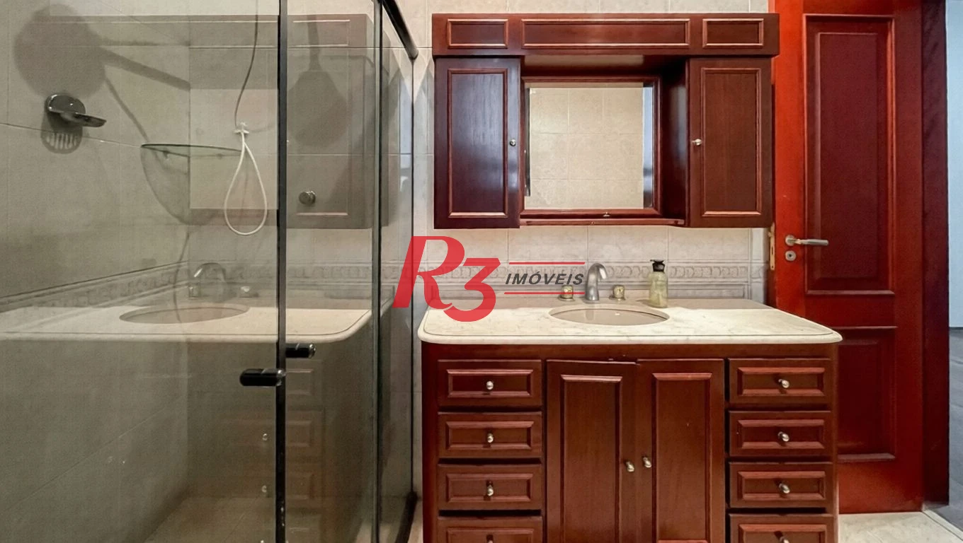 Sobrado com 4 dormitórios à venda, 266 m² por R$ 2.800.000,00 - Gonzaga - Santos/SP