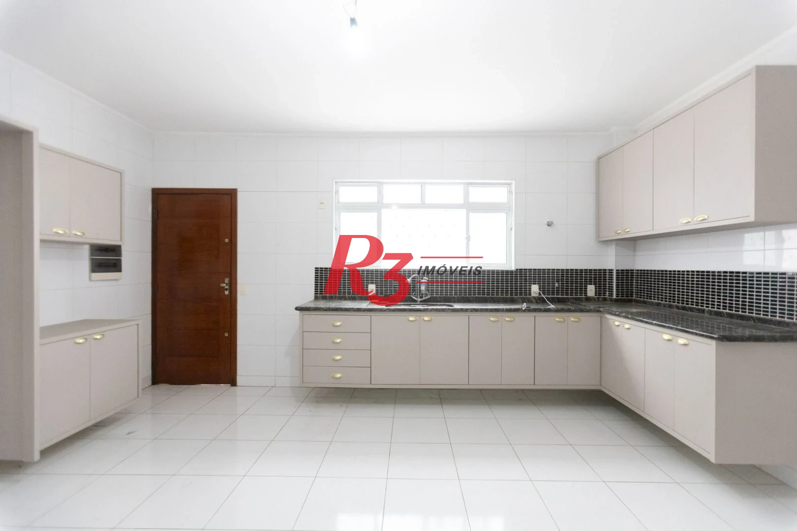 Sobrado com 4 dormitórios, 430 m² - venda por R$ 2.500.000,00 ou aluguel por R$ 15.000,00/mês - Campo Grande - Santos/SP