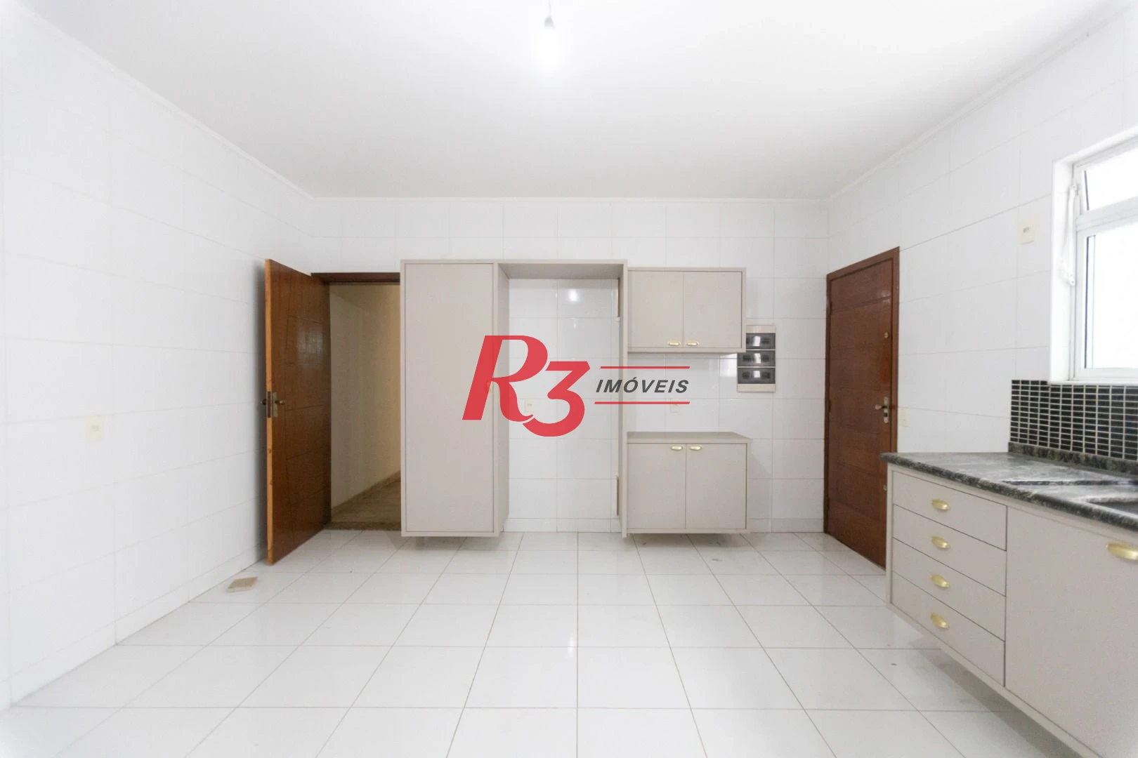 Sobrado com 4 dormitórios, 430 m² - venda por R$ 2.500.000,00 ou aluguel por R$ 15.000,00/mês - Campo Grande - Santos/SP