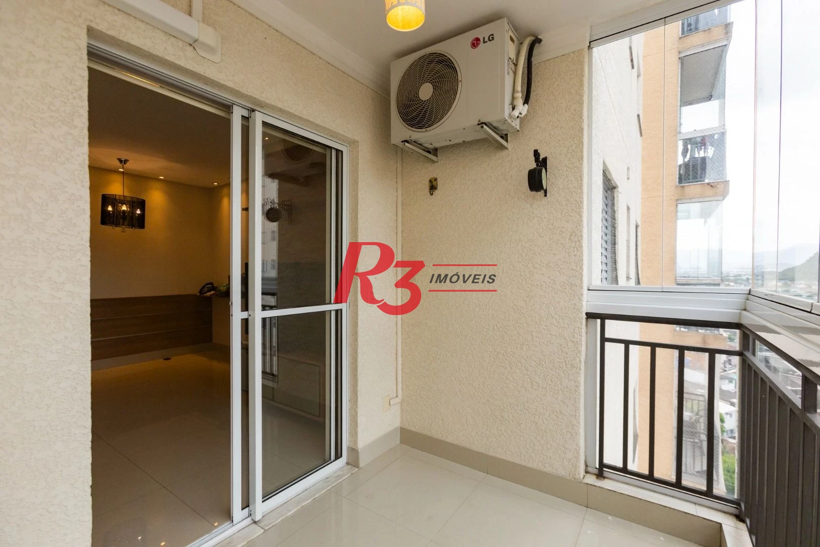 Apartamento com 2 dormitórios à venda, 62 m² por R$ 430.000,00 - Areia Branca - Santos/SP