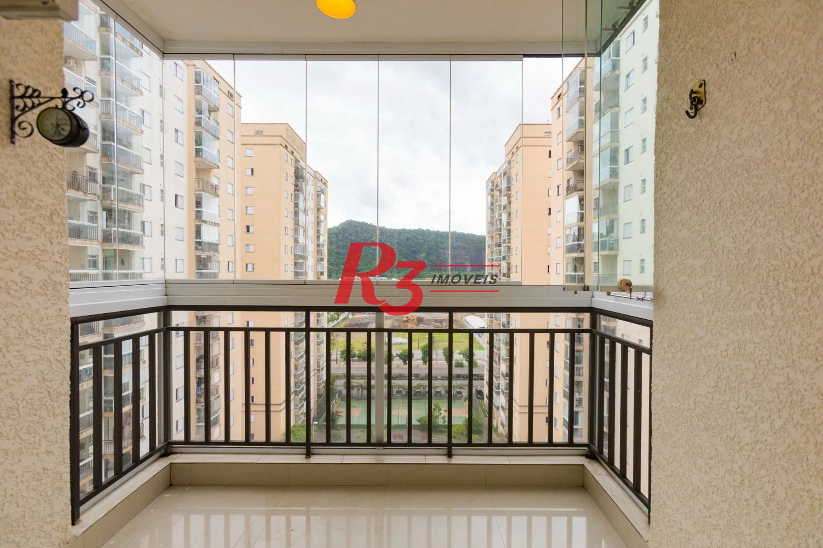 Apartamento com 2 dormitórios à venda, 62 m² por R$ 430.000,00 - Areia Branca - Santos/SP