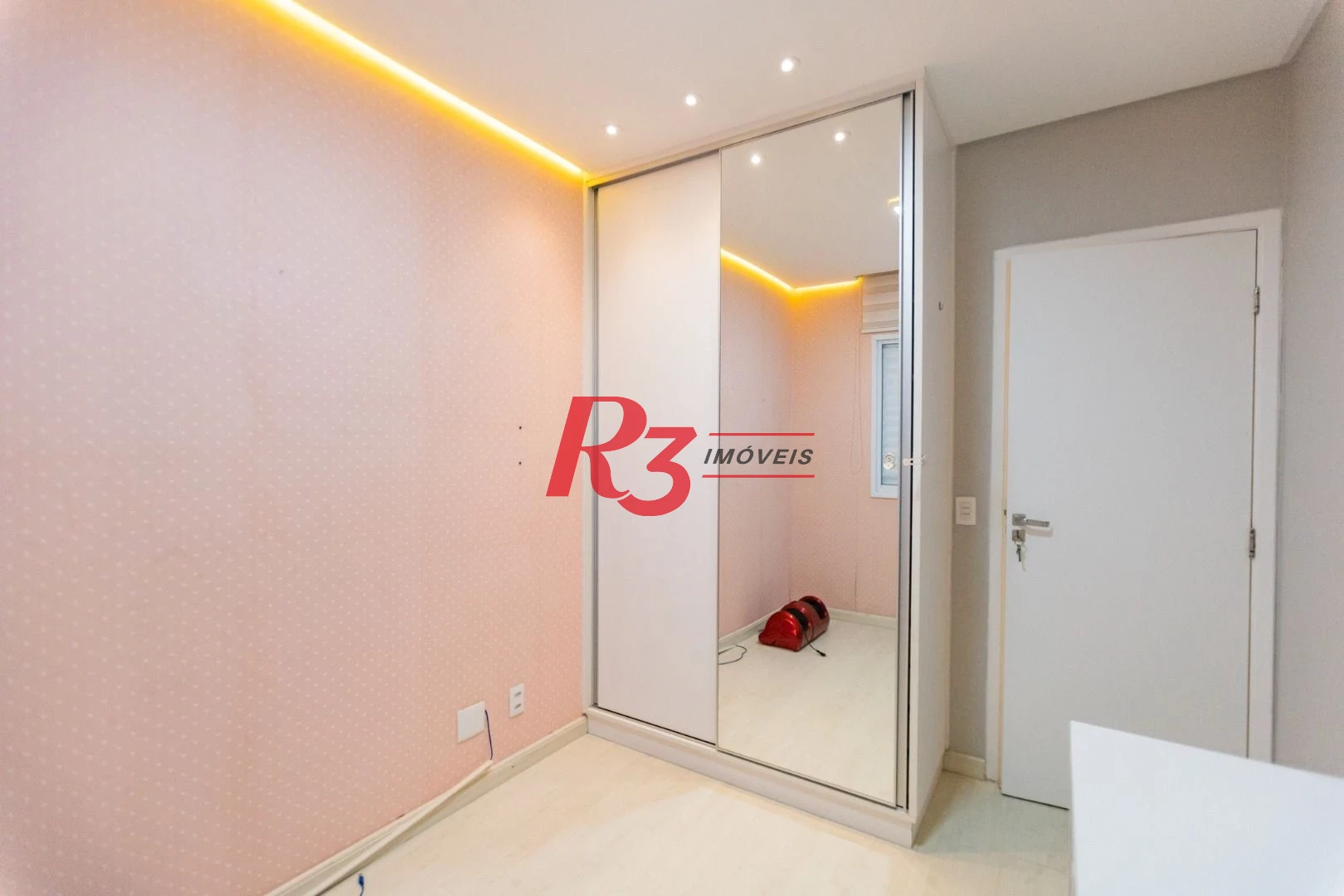 Apartamento com 2 dormitórios à venda, 62 m² por R$ 430.000,00 - Areia Branca - Santos/SP