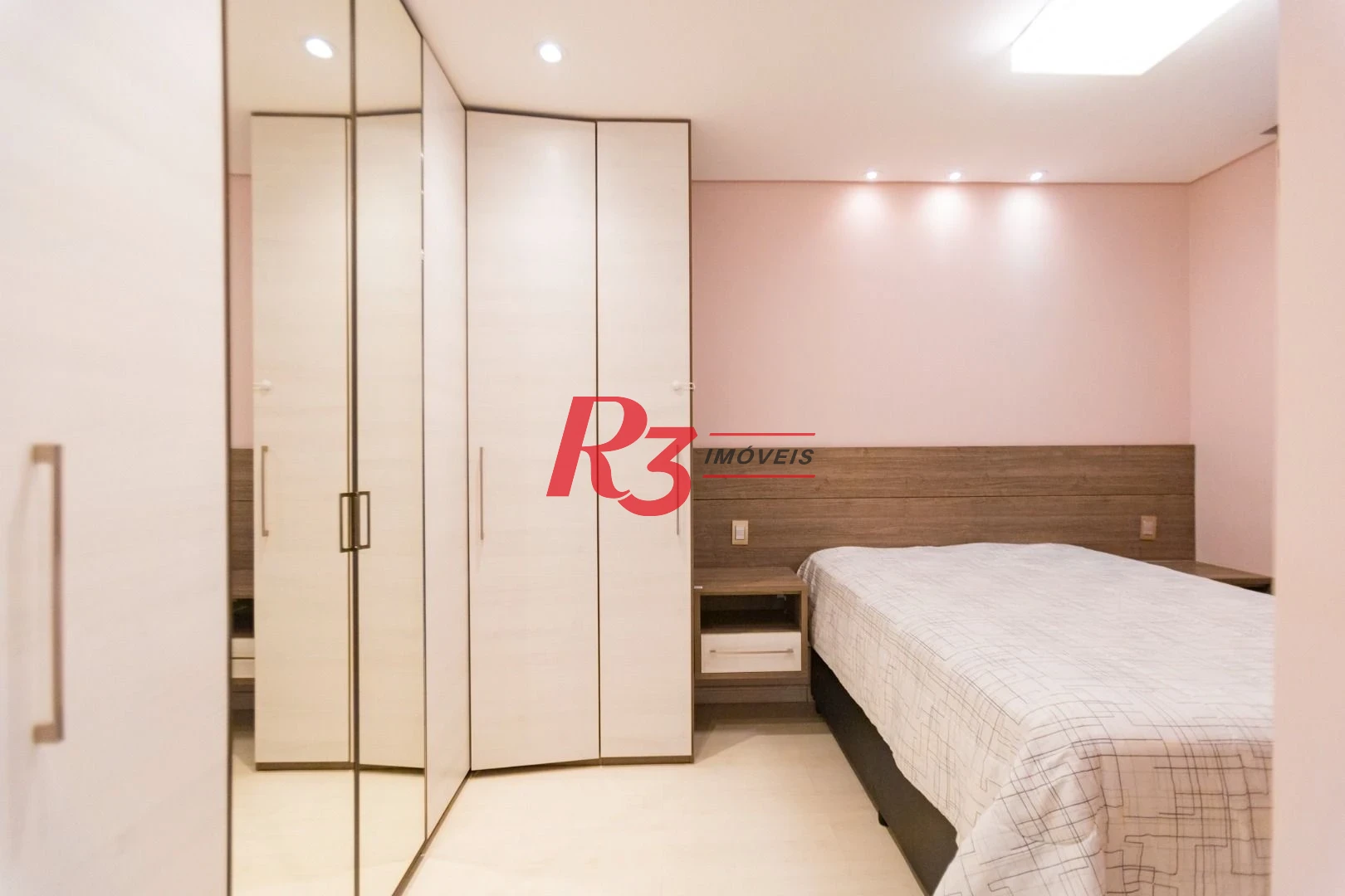 Apartamento com 2 dormitórios à venda, 62 m² por R$ 430.000,00 - Areia Branca - Santos/SP