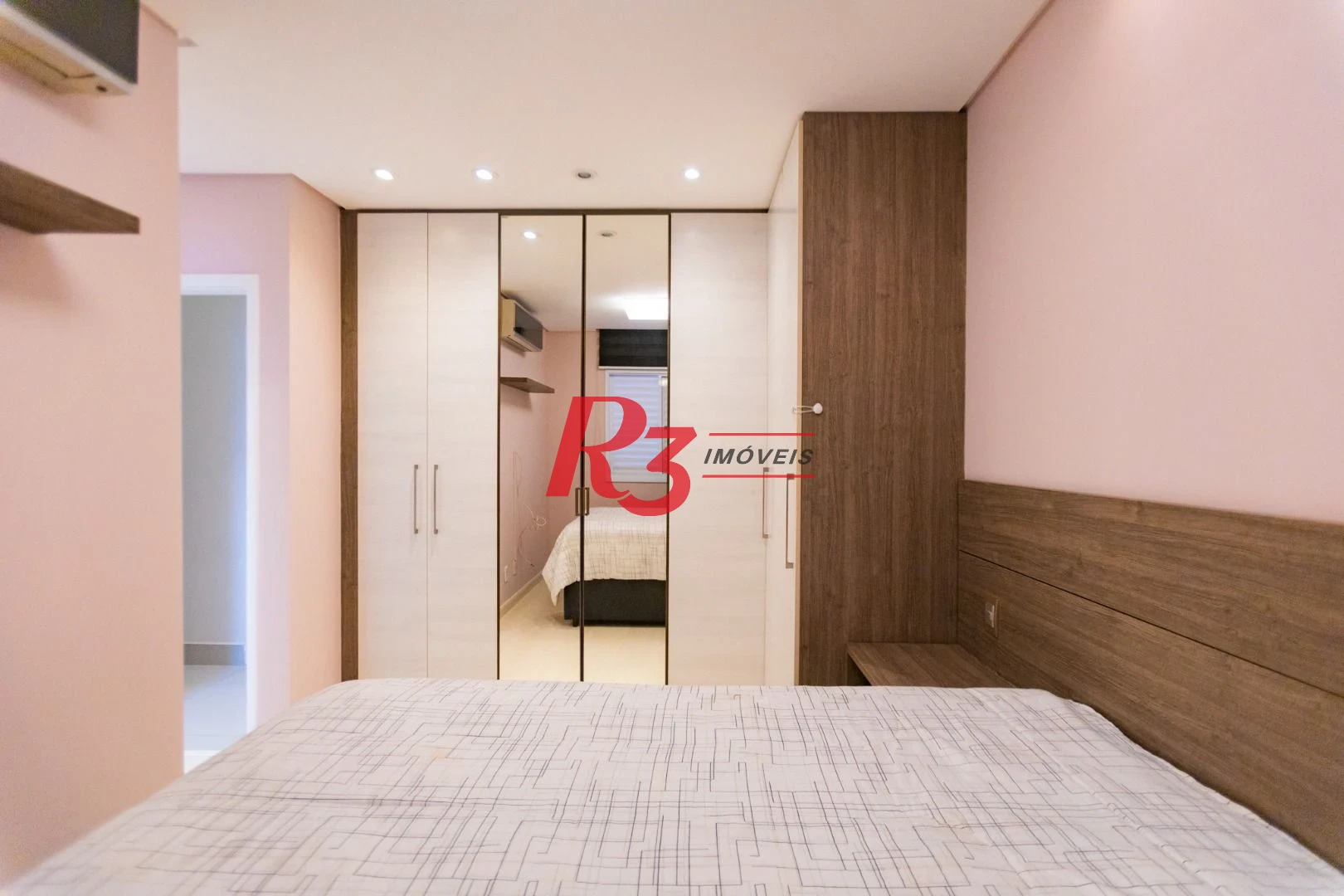 Apartamento com 2 dormitórios à venda, 62 m² por R$ 430.000,00 - Areia Branca - Santos/SP