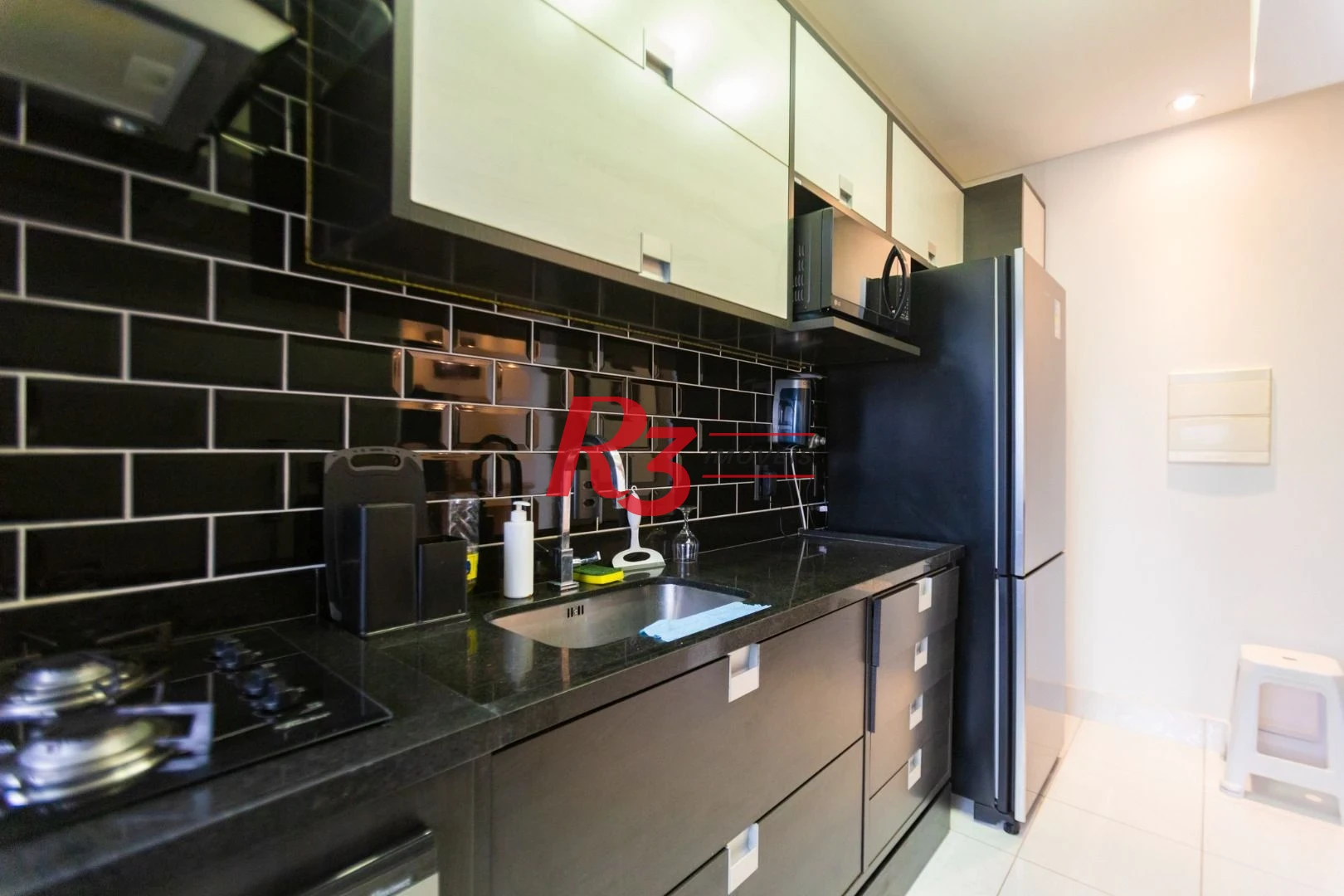 Apartamento com 2 dormitórios à venda, 62 m² por R$ 430.000,00 - Areia Branca - Santos/SP