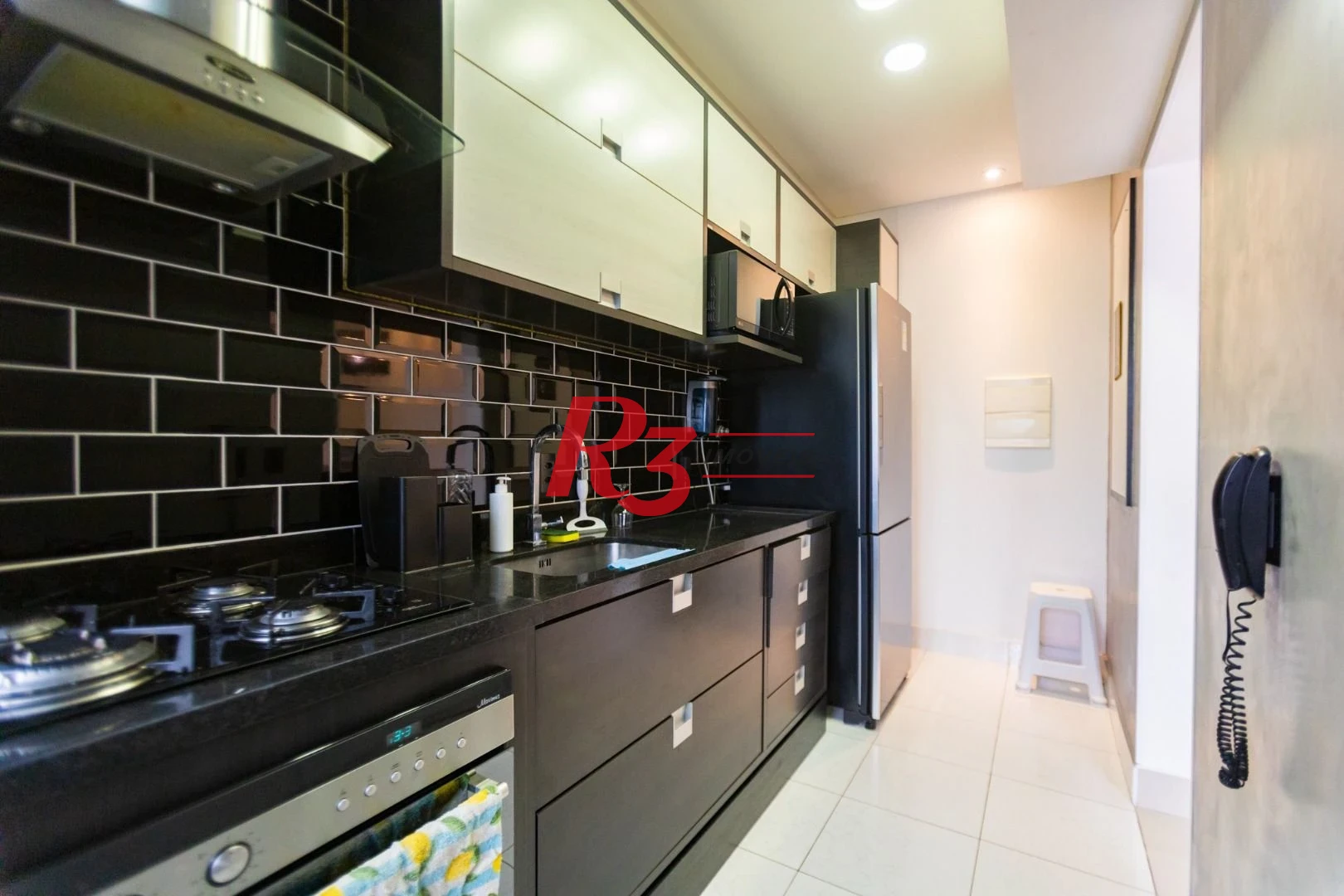 Apartamento com 2 dormitórios à venda, 62 m² por R$ 430.000,00 - Areia Branca - Santos/SP