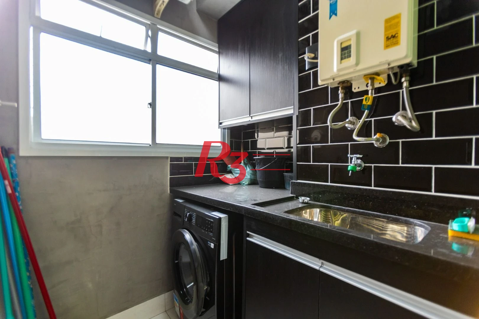 Apartamento com 2 dormitórios à venda, 62 m² por R$ 430.000,00 - Areia Branca - Santos/SP