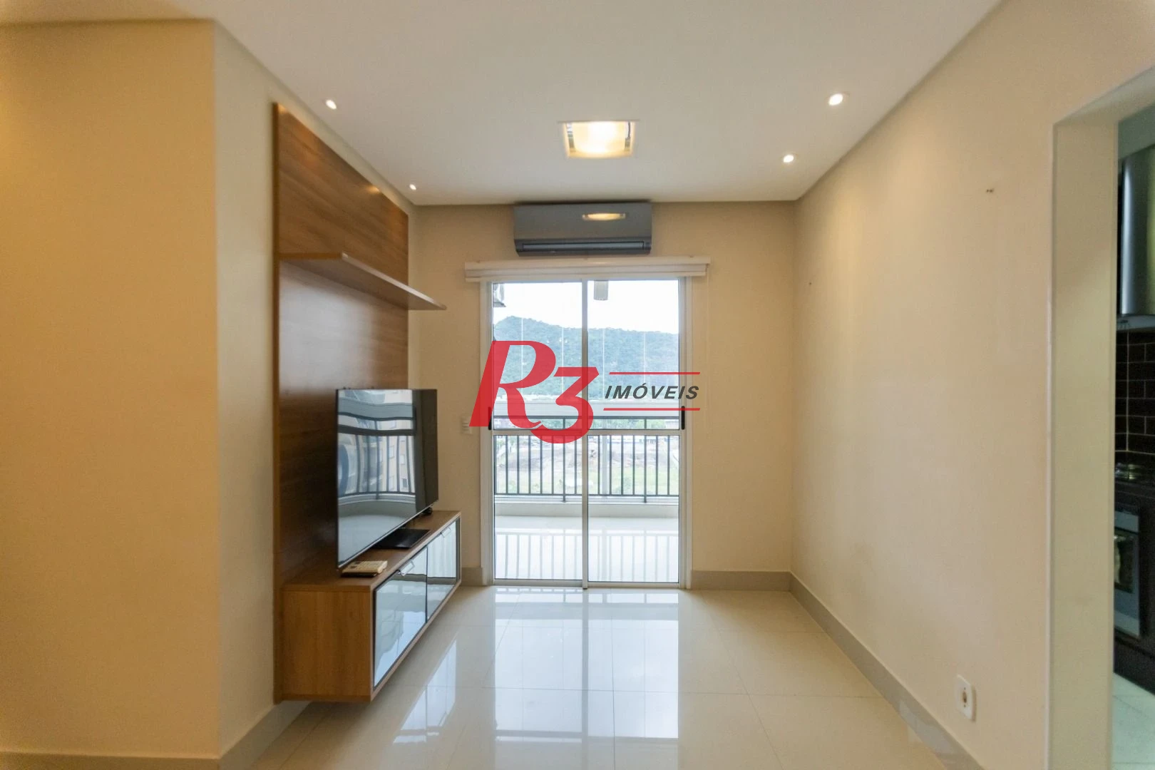 Apartamento com 2 dormitórios à venda, 62 m² por R$ 430.000,00 - Areia Branca - Santos/SP
