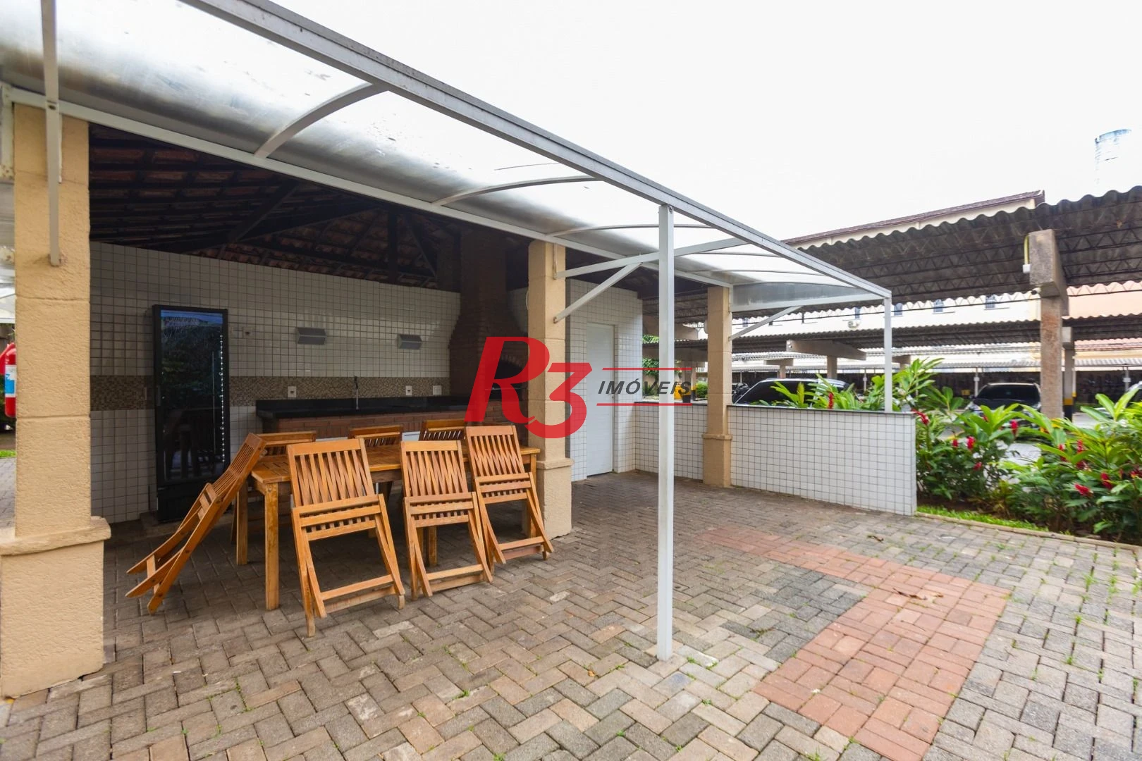 Apartamento com 2 dormitórios à venda, 62 m² por R$ 430.000,00 - Areia Branca - Santos/SP