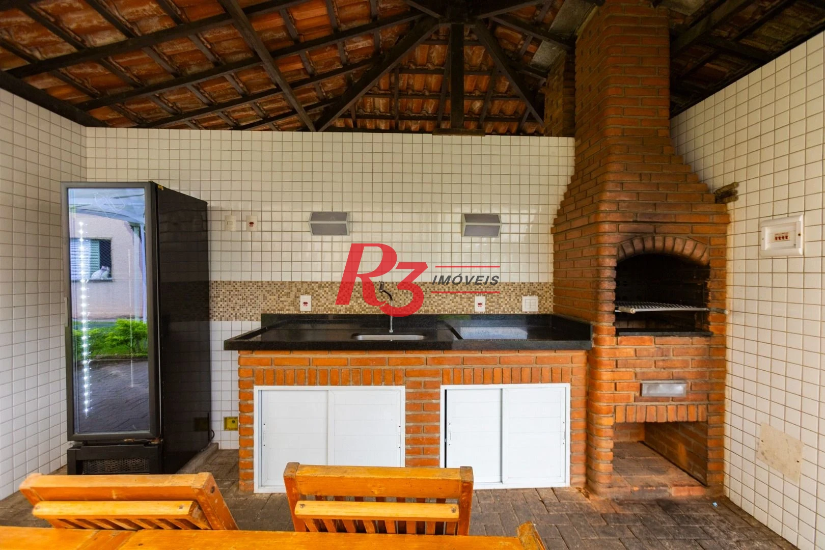 Apartamento com 2 dormitórios à venda, 62 m² por R$ 430.000,00 - Areia Branca - Santos/SP