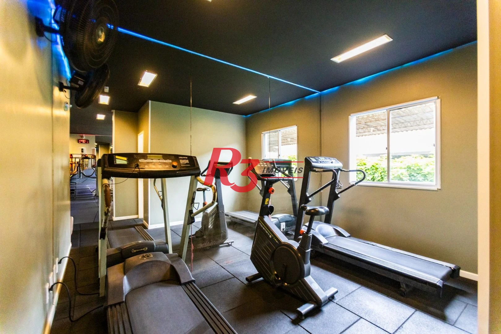 Apartamento com 2 dormitórios à venda, 62 m² por R$ 430.000,00 - Areia Branca - Santos/SP