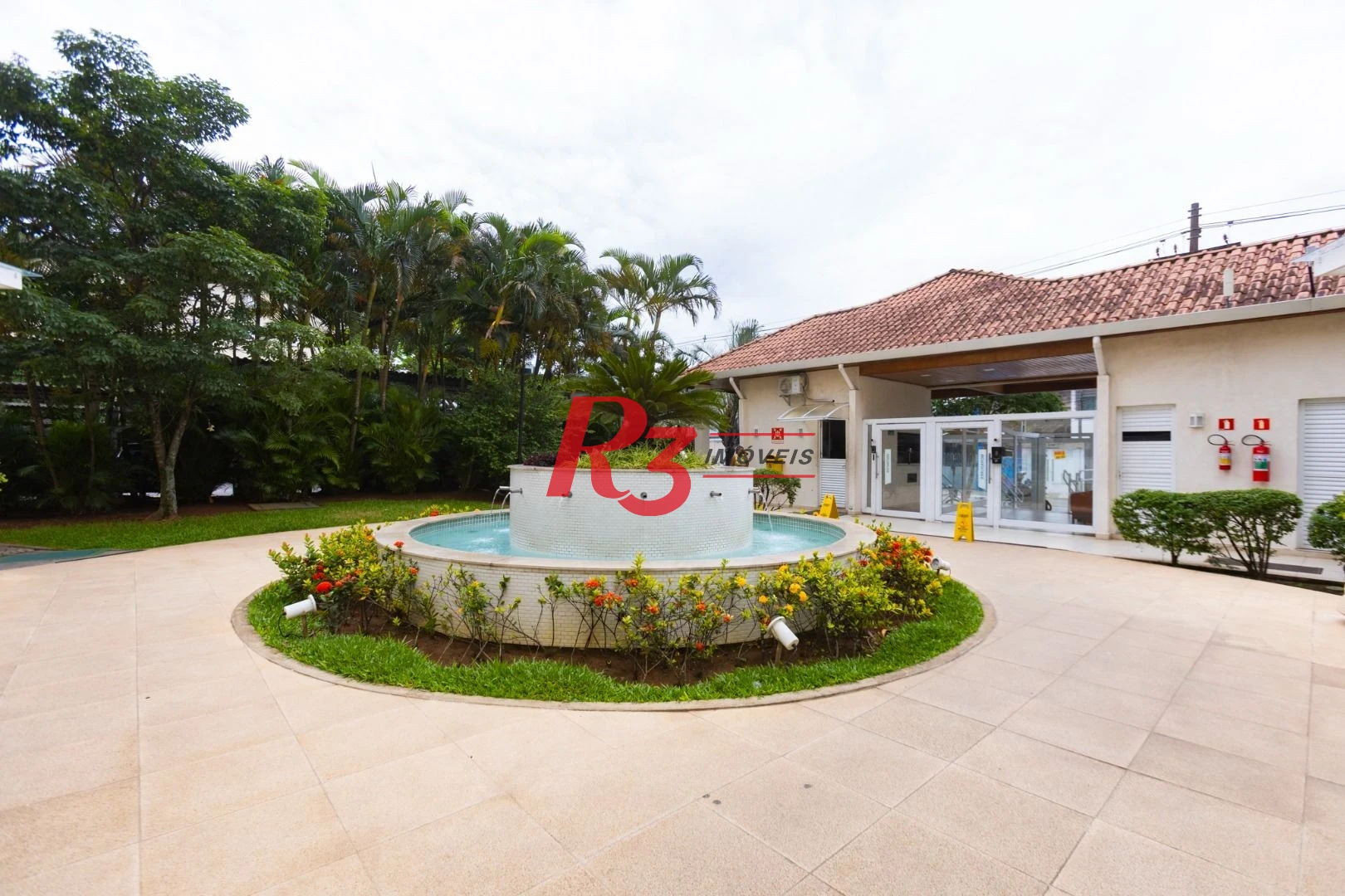Apartamento com 2 dormitórios à venda, 62 m² por R$ 430.000,00 - Areia Branca - Santos/SP