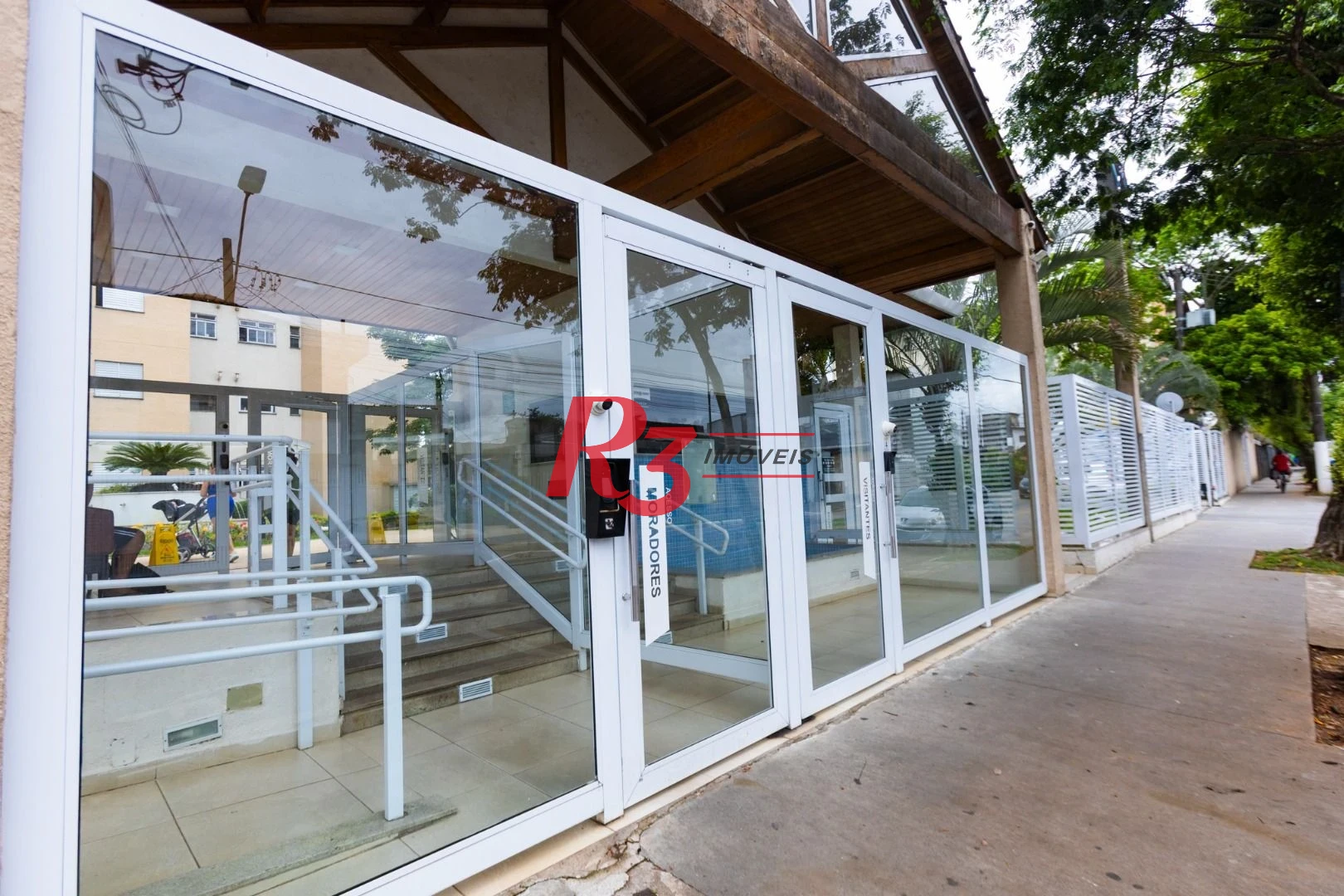 Apartamento com 2 dormitórios à venda, 62 m² por R$ 430.000,00 - Areia Branca - Santos/SP