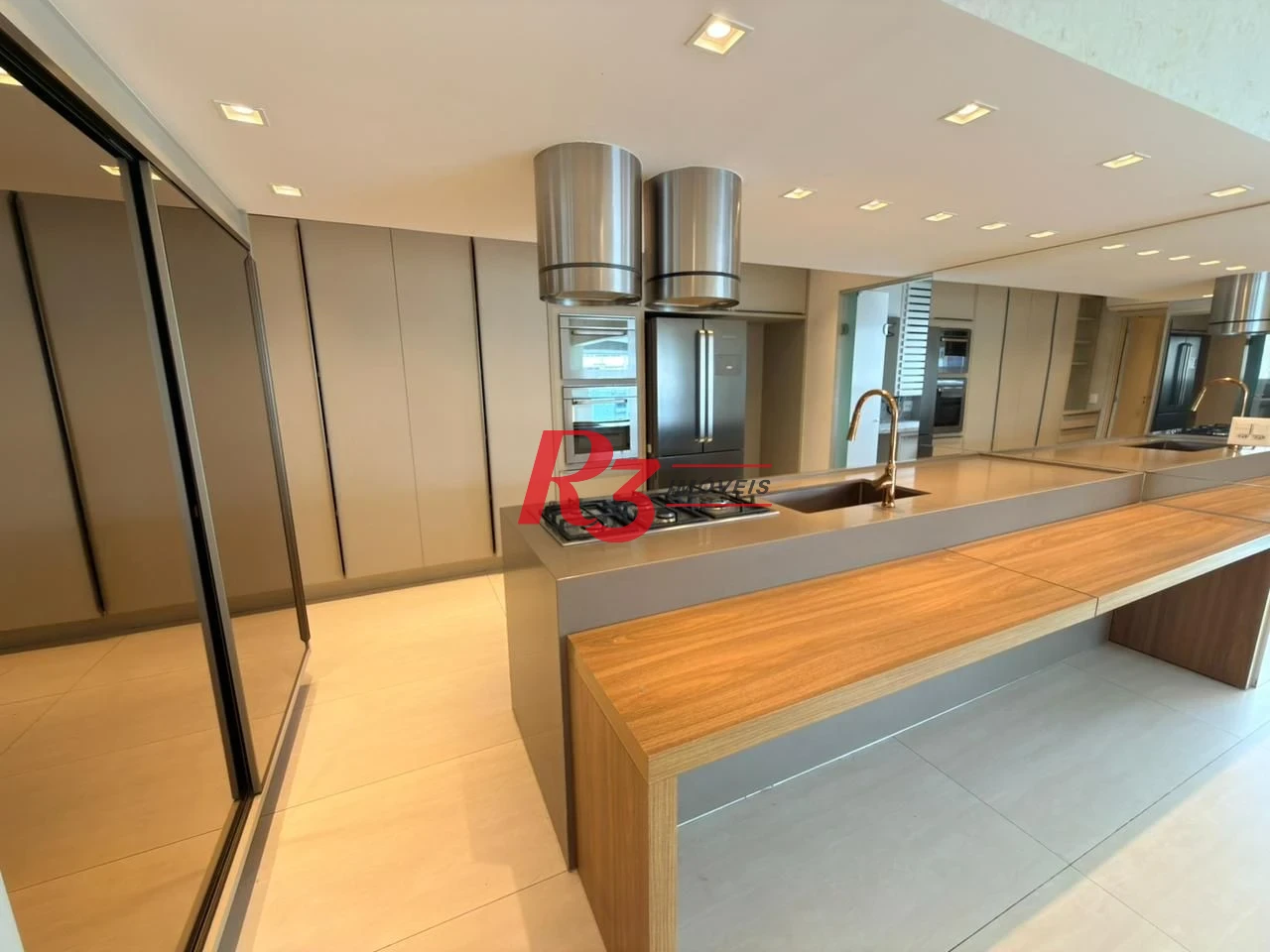 Apartamento com 3 dormitórios à venda, 184 m² por R$ 3.200.000,00 - Boqueirão - Santos/SP