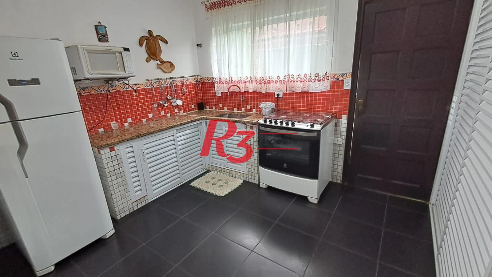 Sobrado com 4 dormitórios à venda, 268 m² por R$ 1.200.000,00 - Solemar - Praia Grande/SP
