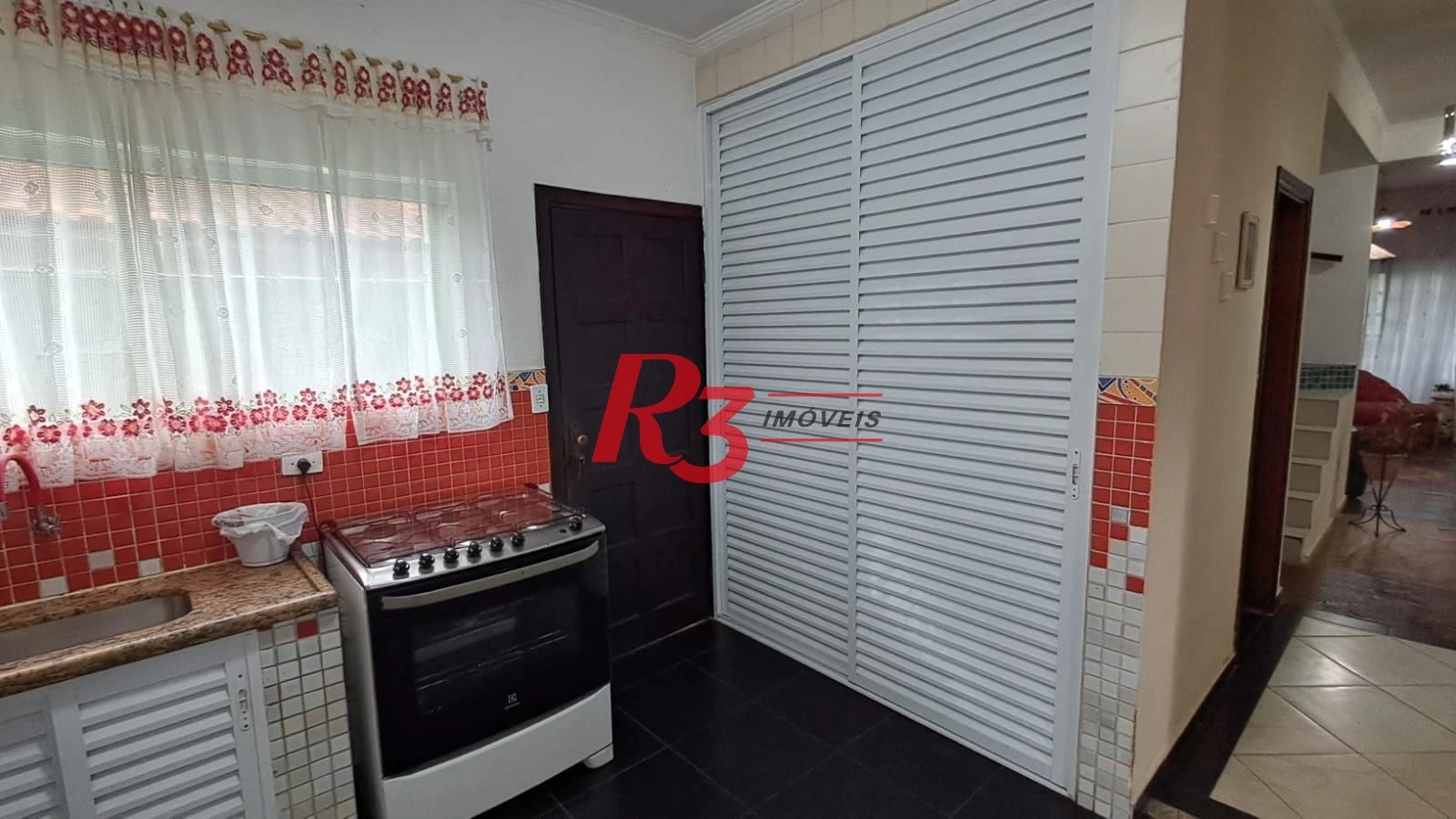 Sobrado com 4 dormitórios à venda, 268 m² por R$ 1.200.000,00 - Solemar - Praia Grande/SP