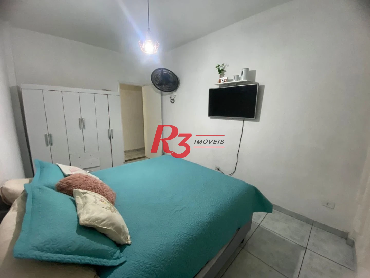 Apartamento com 2 dormitórios à venda, 75 m² por R$ 300.000,00 - Centro - São Vicente/SP