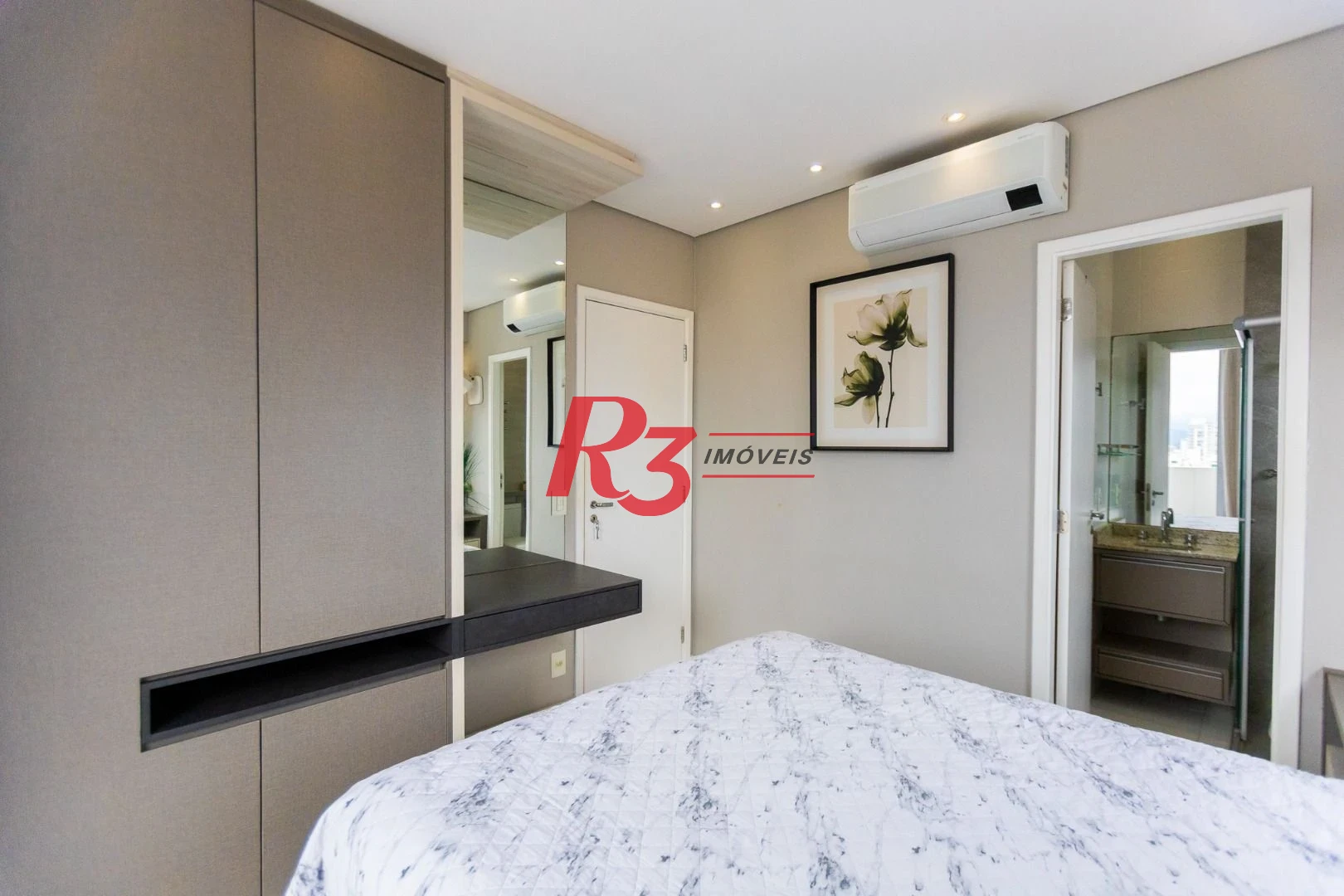 Apartamento com 3 dormitórios para alugar, 104 m² por R$ 10.000,00/mês - Gonzaga - Santos/SP