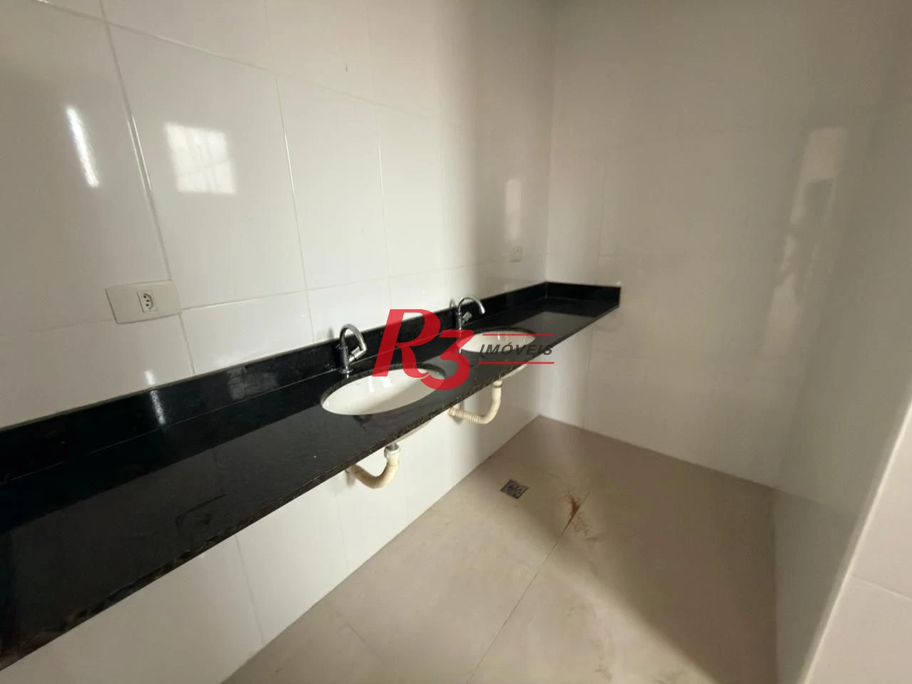 Casa com 3 dormitórios à venda, 350 m² por R$ 1.300.000,00 - Embaré - Santos/SP