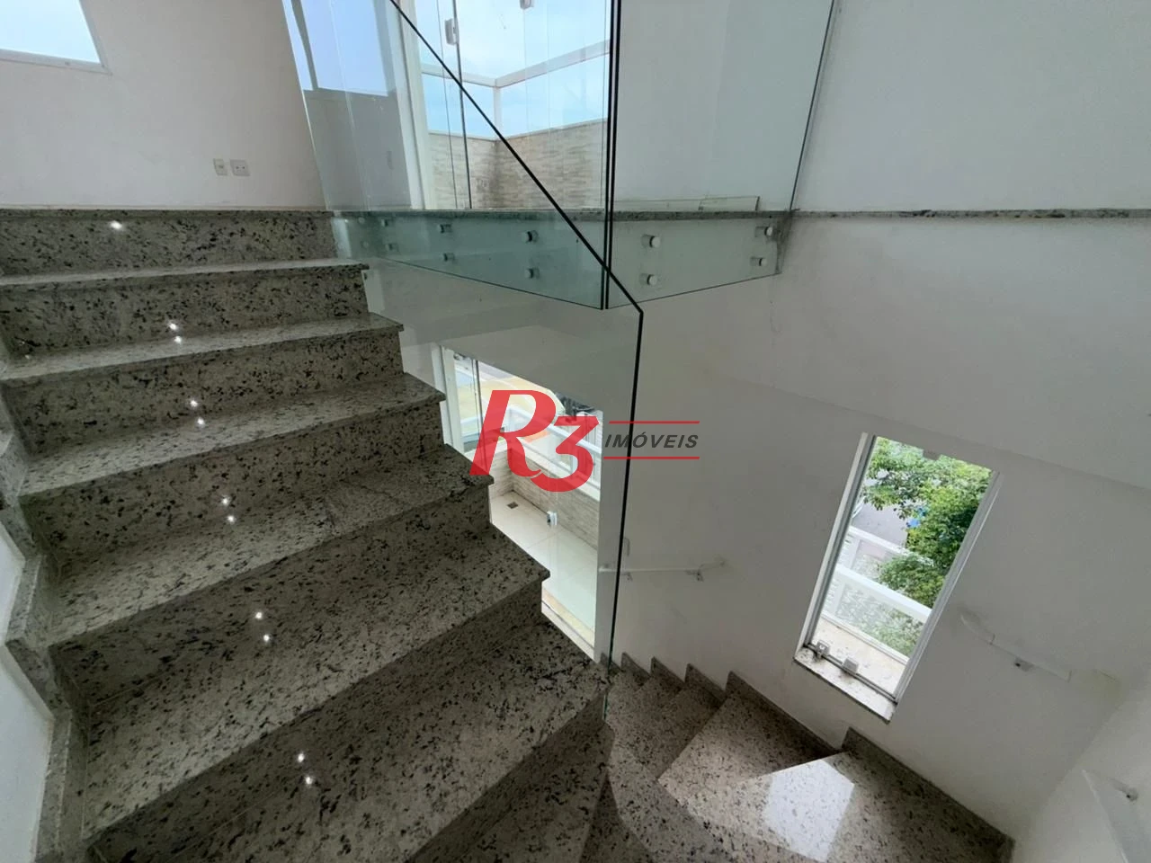 Casa com 3 dormitórios à venda, 350 m² por R$ 1.300.000,00 - Embaré - Santos/SP