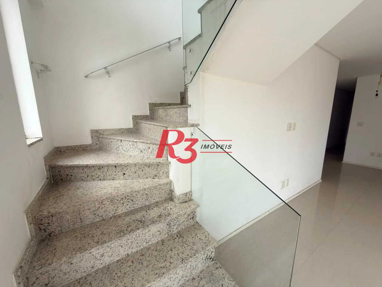 Casa com 3 dormitórios à venda, 350 m² por R$ 1.300.000,00 - Embaré - Santos/SP