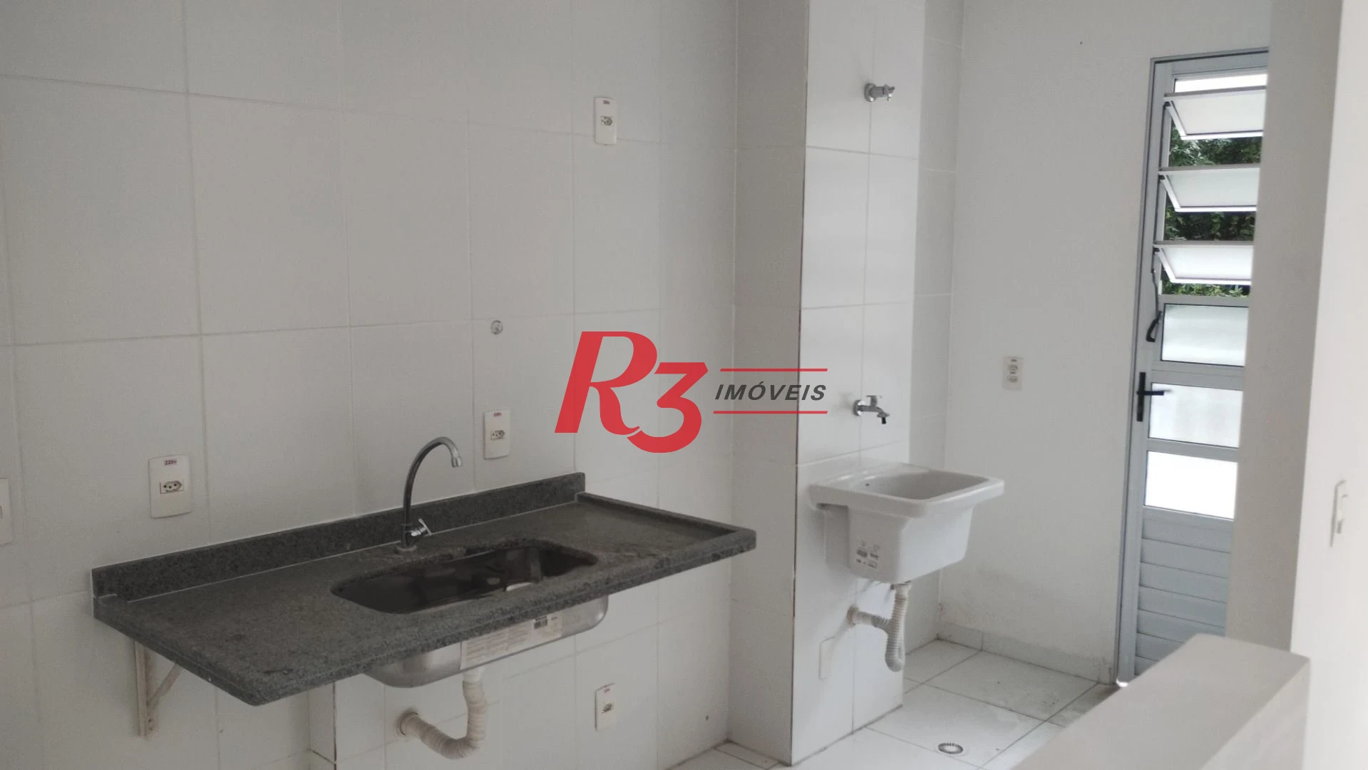 Apartamento com 2 dormitórios à venda, 61 m² por R$ 330.000,00 - Morro de Nova Cintra - Santos/SP