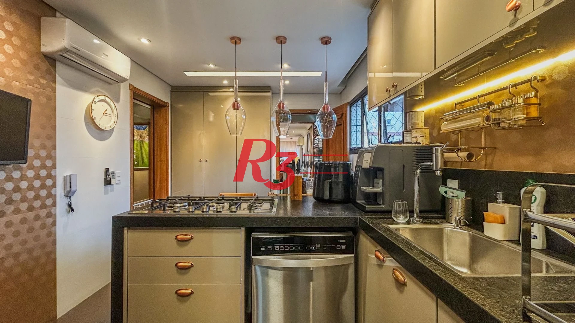Apartamento com 3 dormitórios à venda, 150 m² por R$ 1.530.000,00 - Pompéia - Santos/SP
