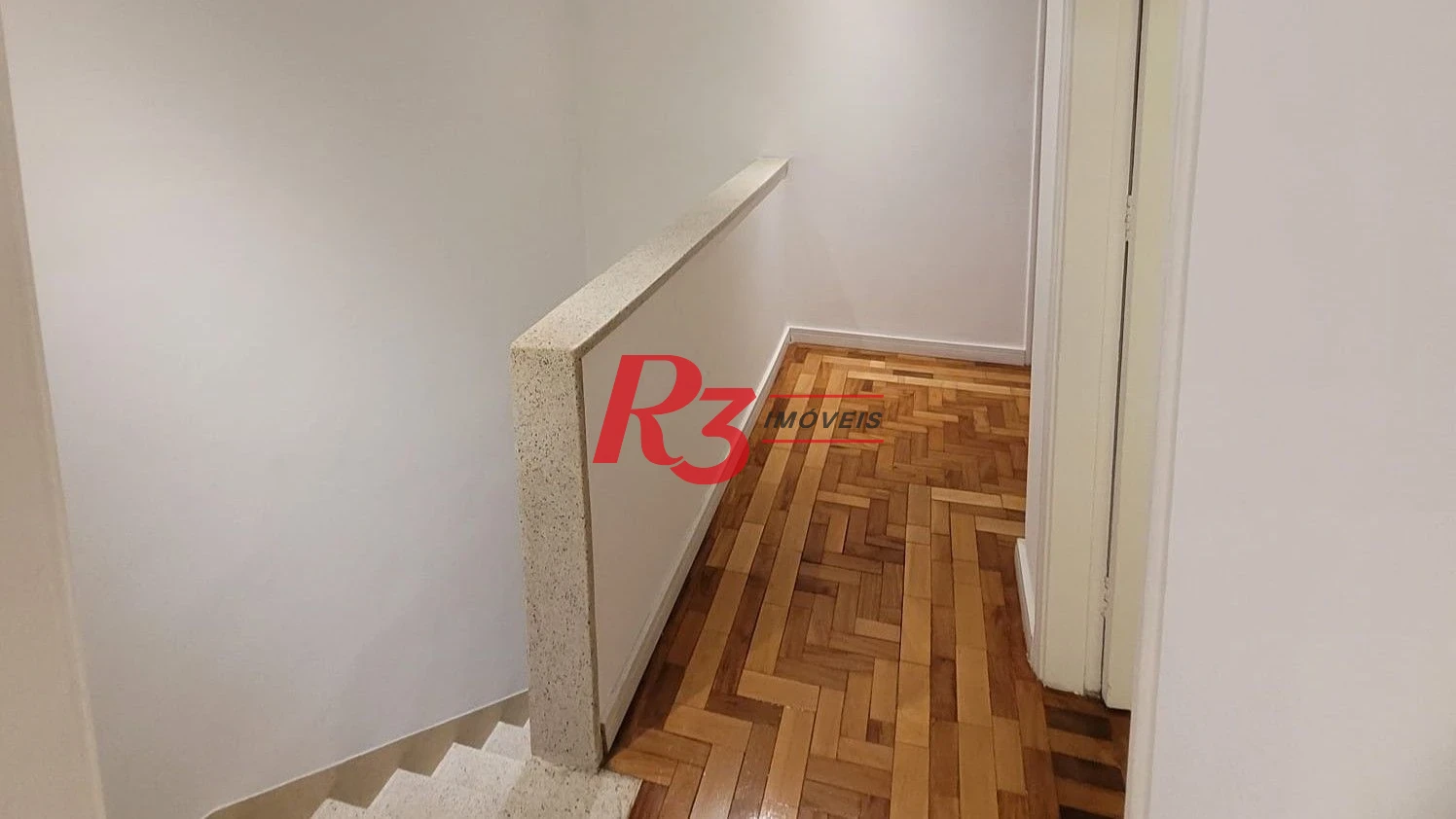 Sobrado com 3 dormitórios à venda, 102 m² por R$ 719.000,00 - Campo Grande - Santos/SP