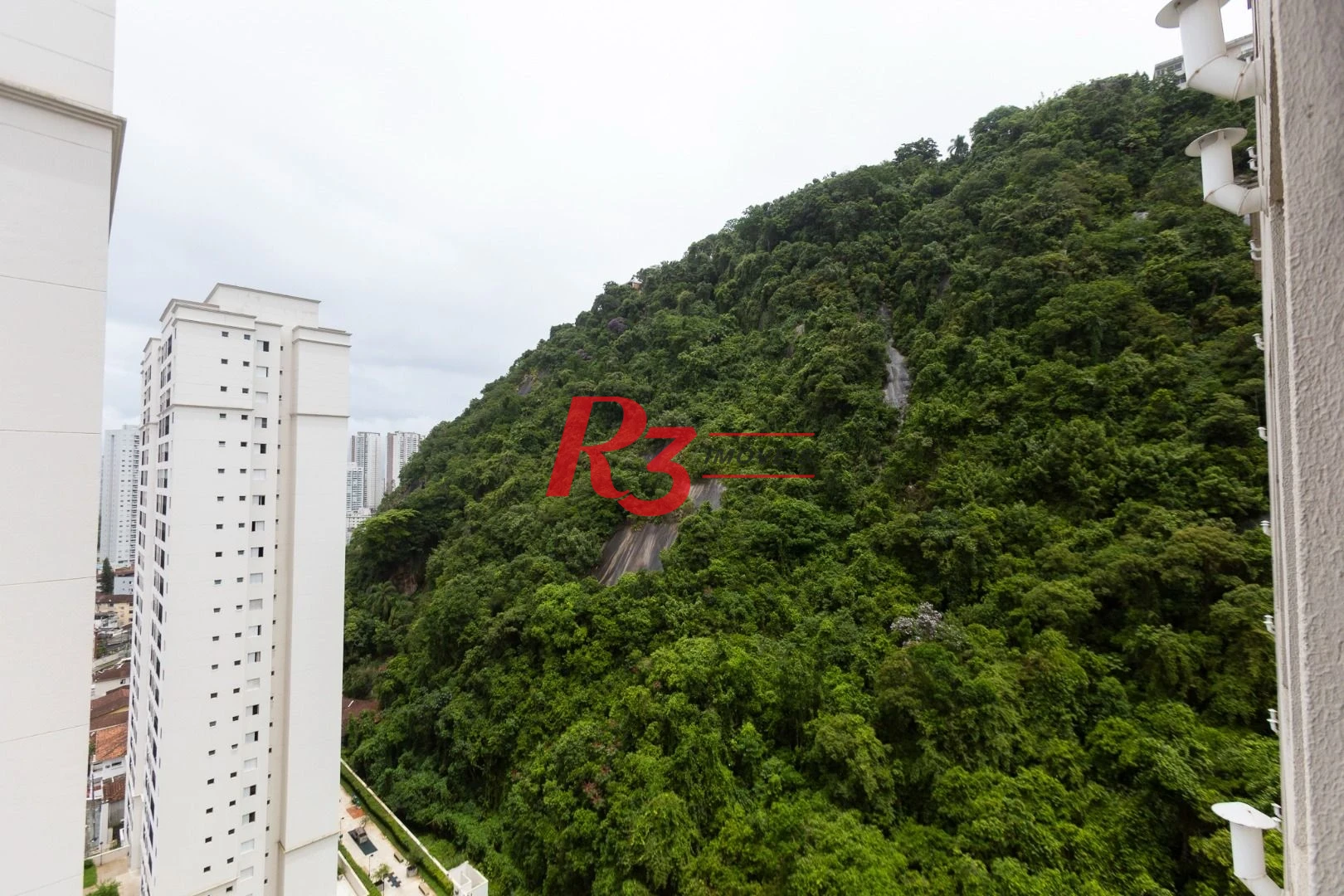 Apartamento com 2 dormitórios à venda, 62 m² por R$ 690.000,00 - Marapé - Santos/SP